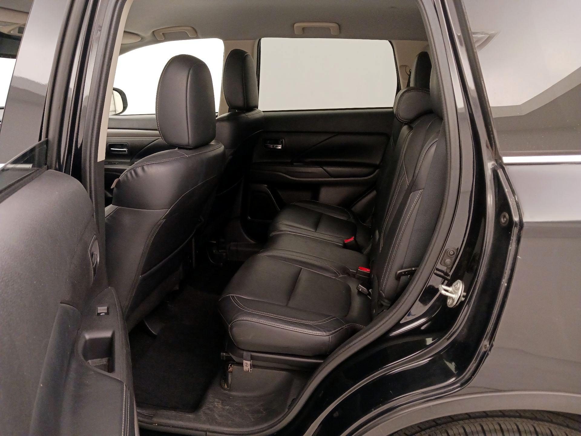 Thumbnail: 2020 Mitsubishi Outlander - 19