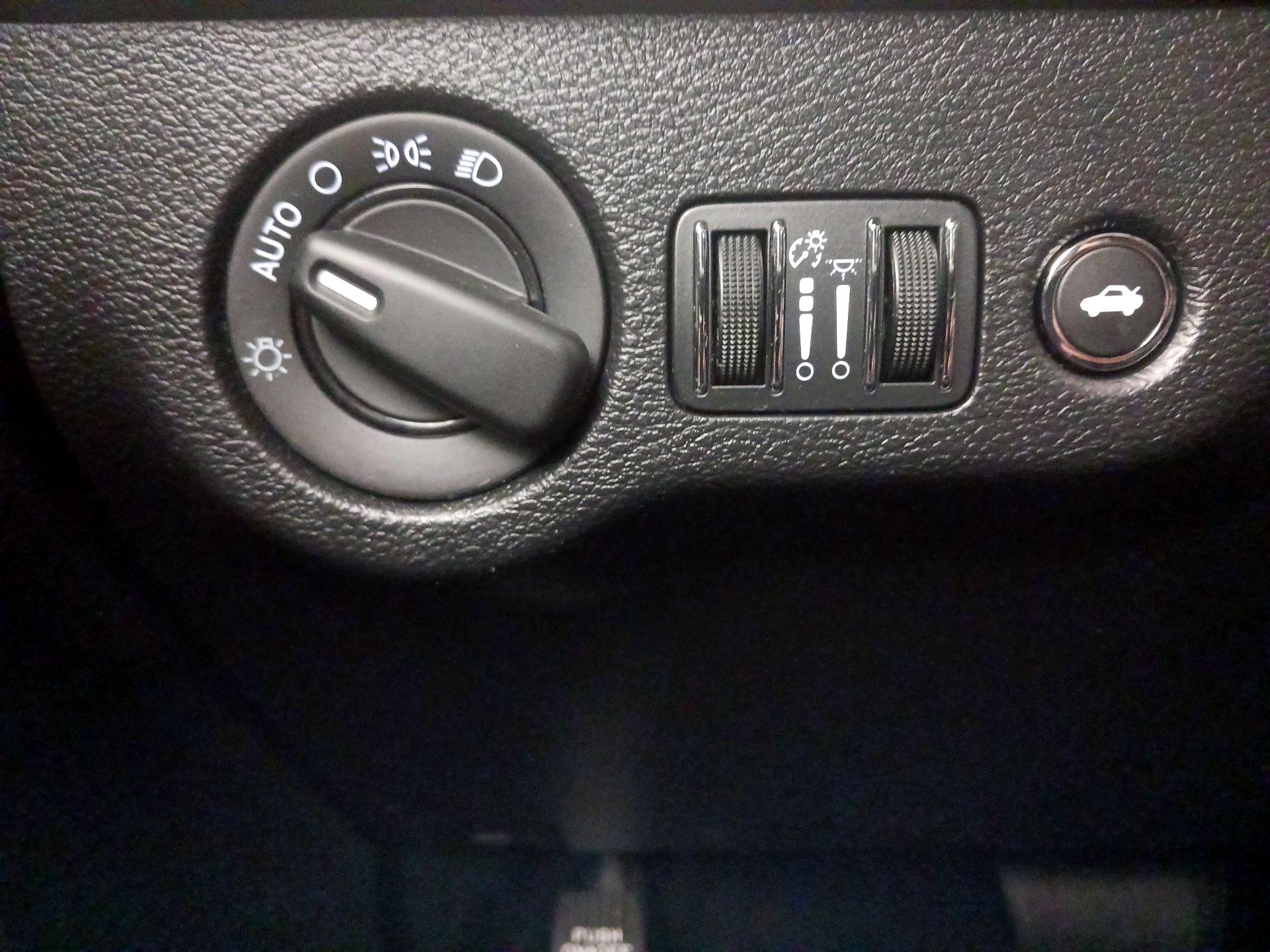 Thumbnail: 2015 Dodge Challenger - 13