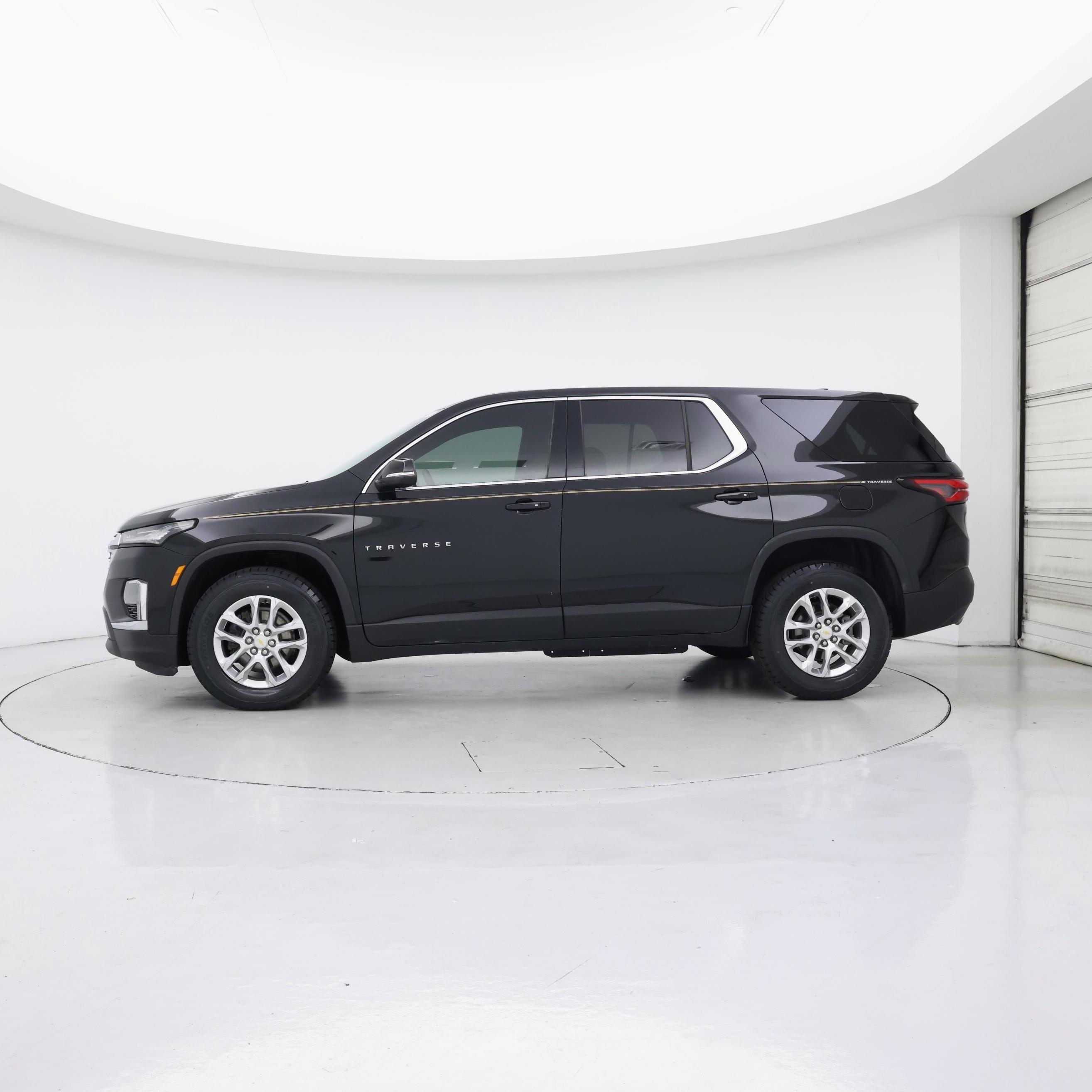 Thumbnail: 2023 Chevrolet Traverse - 3