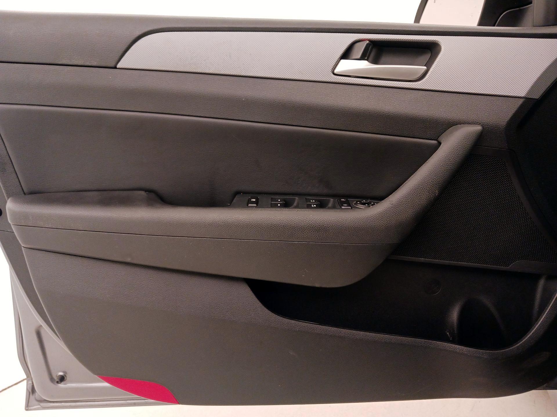 Thumbnail: 2019 Hyundai Sonata - 12