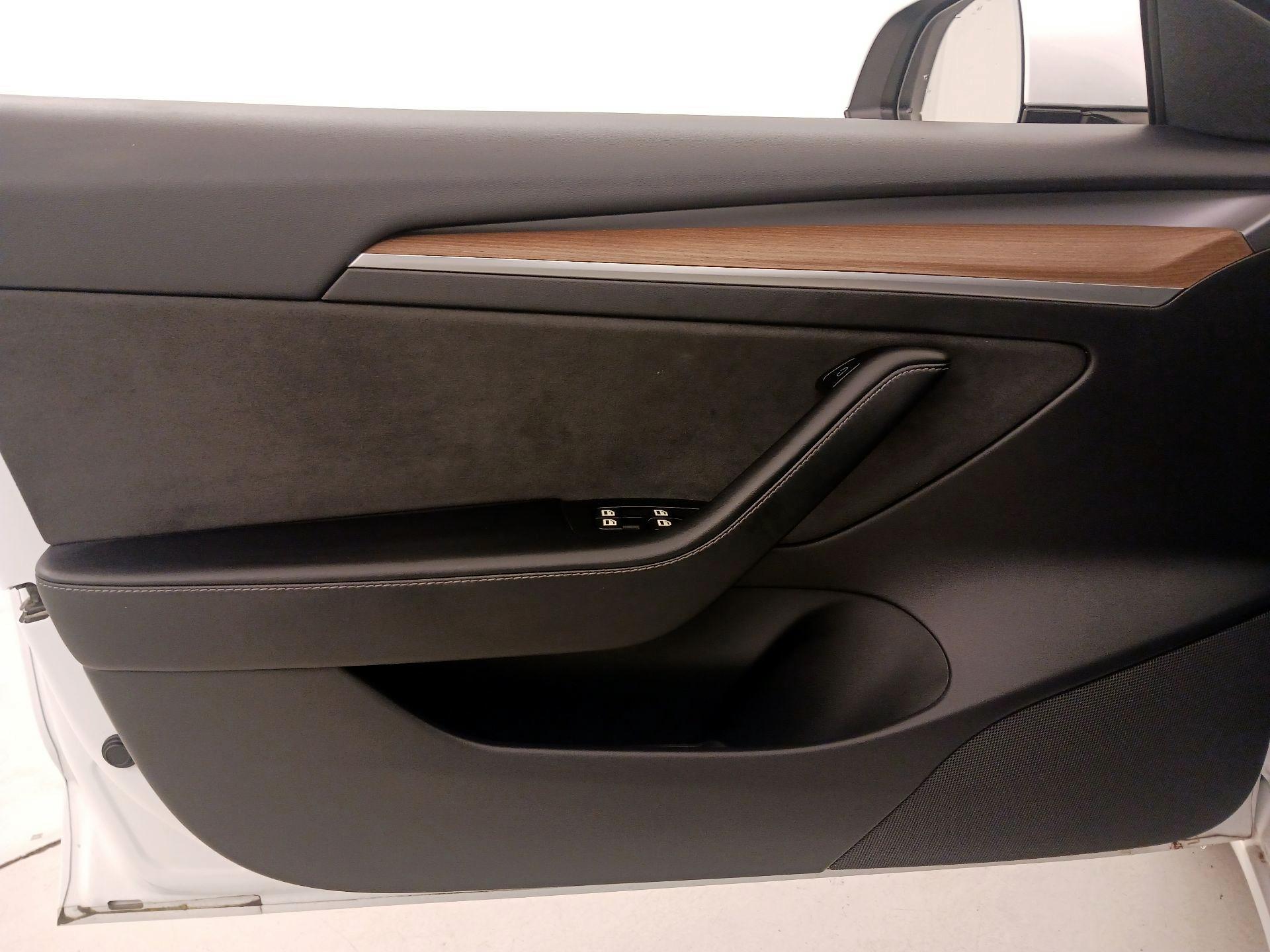 Thumbnail: 2021 Tesla Model 3 - 12