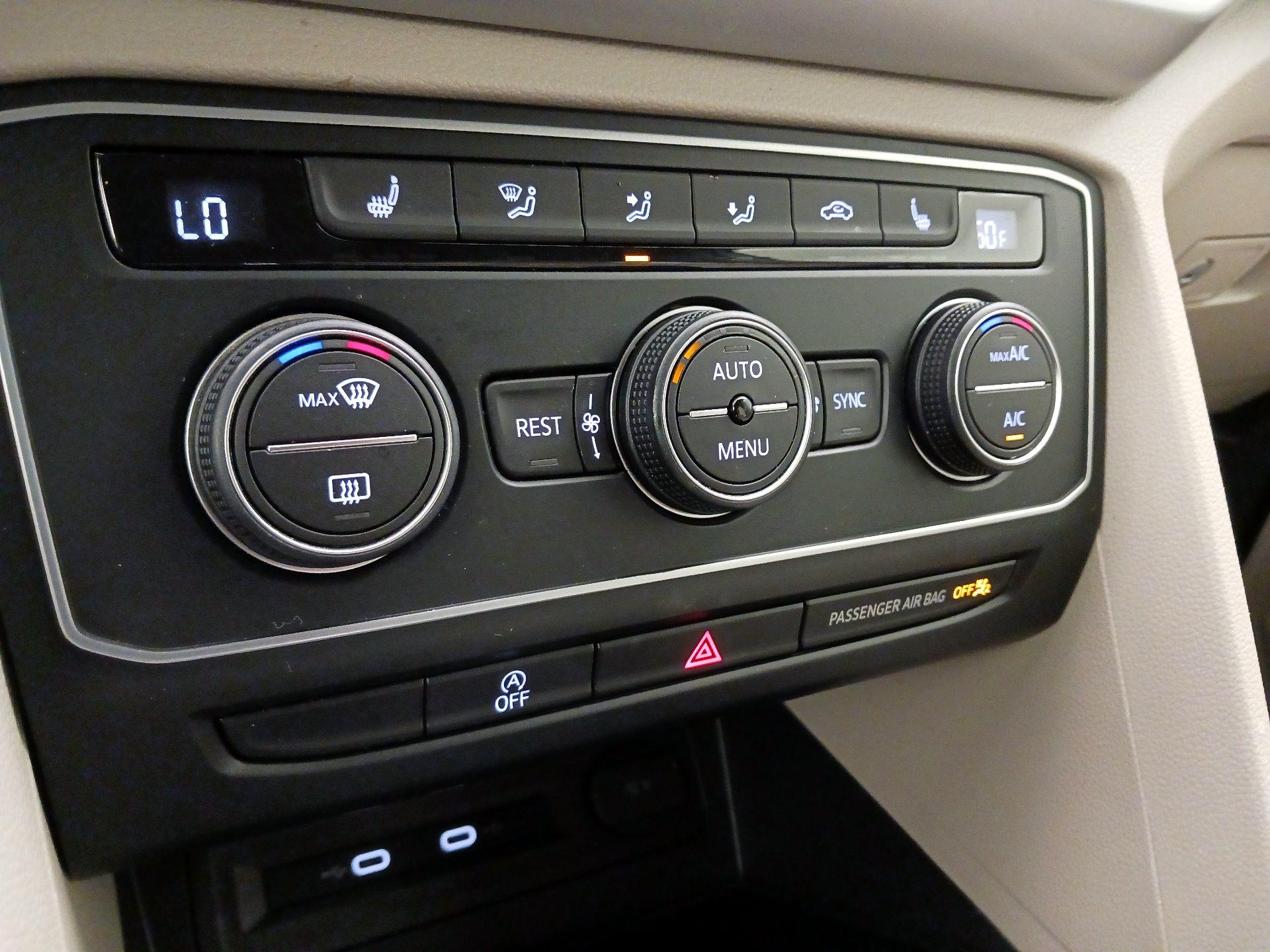 Thumbnail: 2021 Volkswagen Atlas - 16