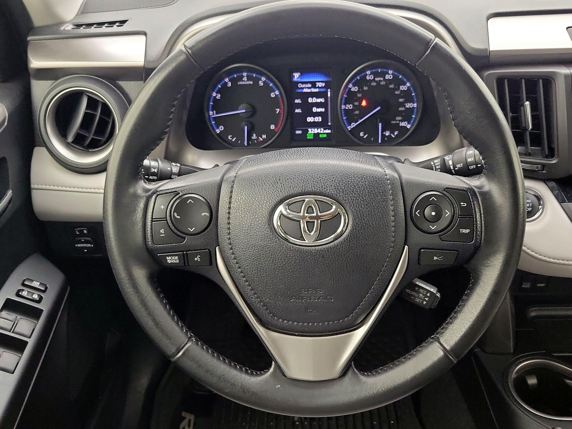 Thumbnail: 2018 Toyota RAV4 - 10