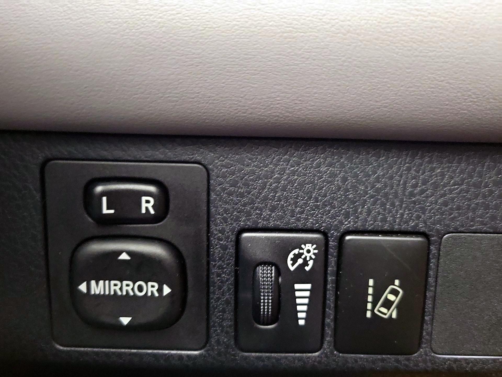 Thumbnail: 2018 Toyota RAV4 - 13