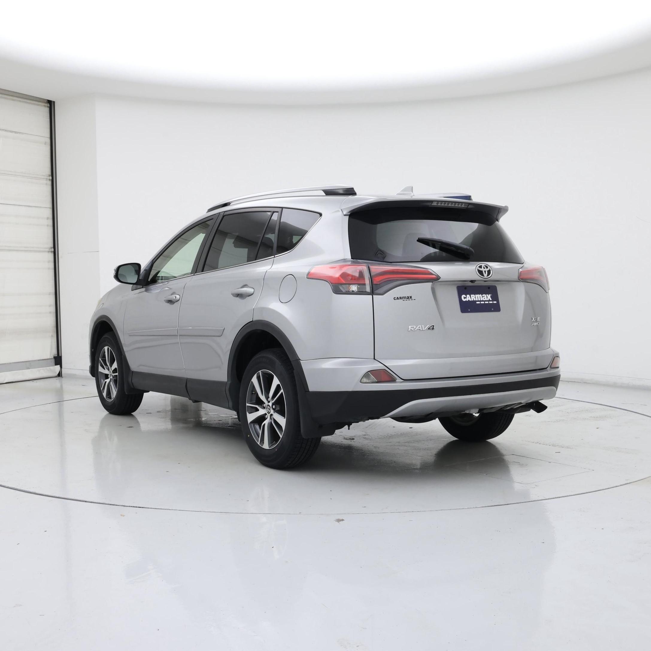 Thumbnail: 2018 Toyota RAV4 - 2