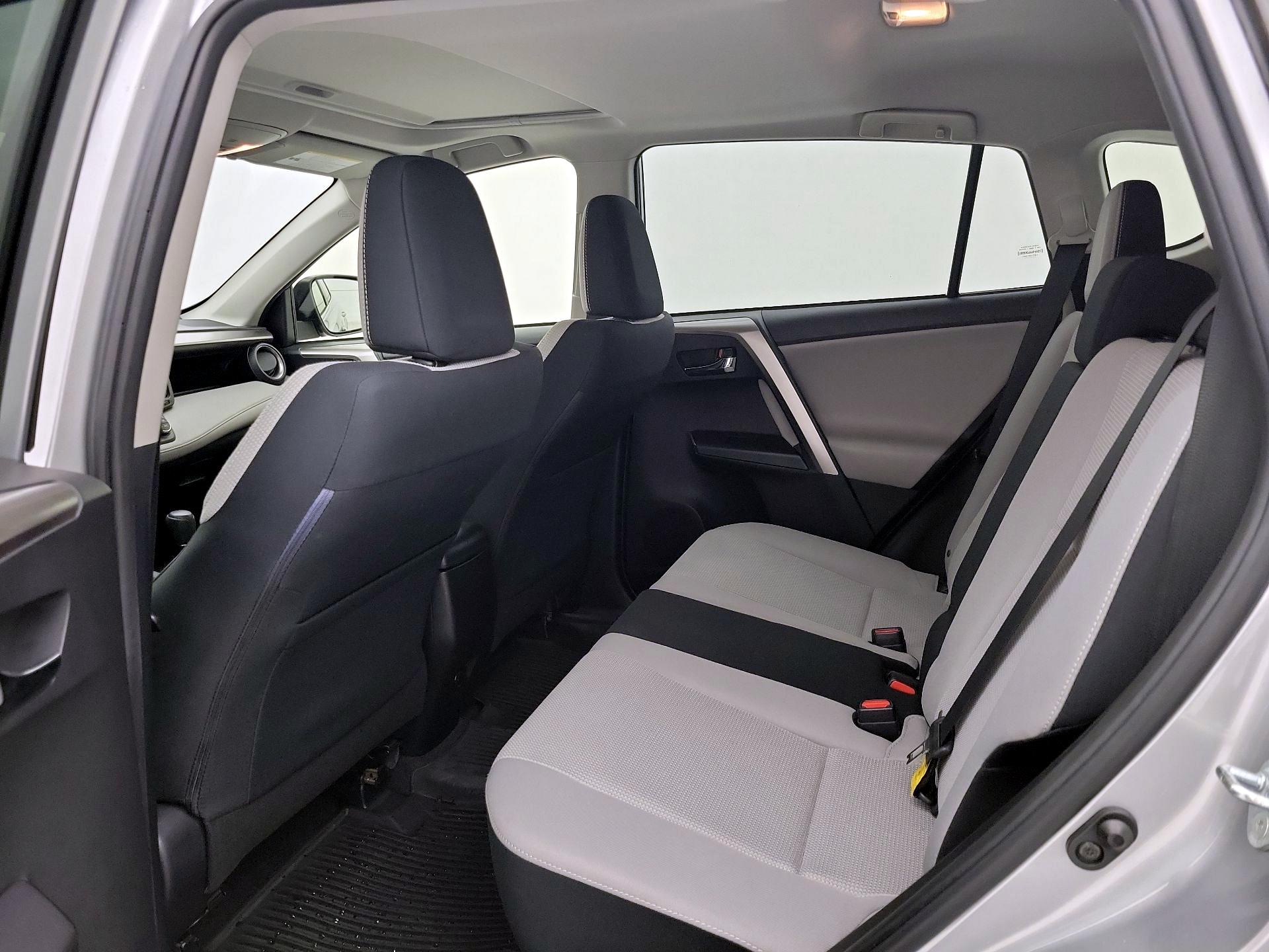 Thumbnail: 2018 Toyota RAV4 - 20
