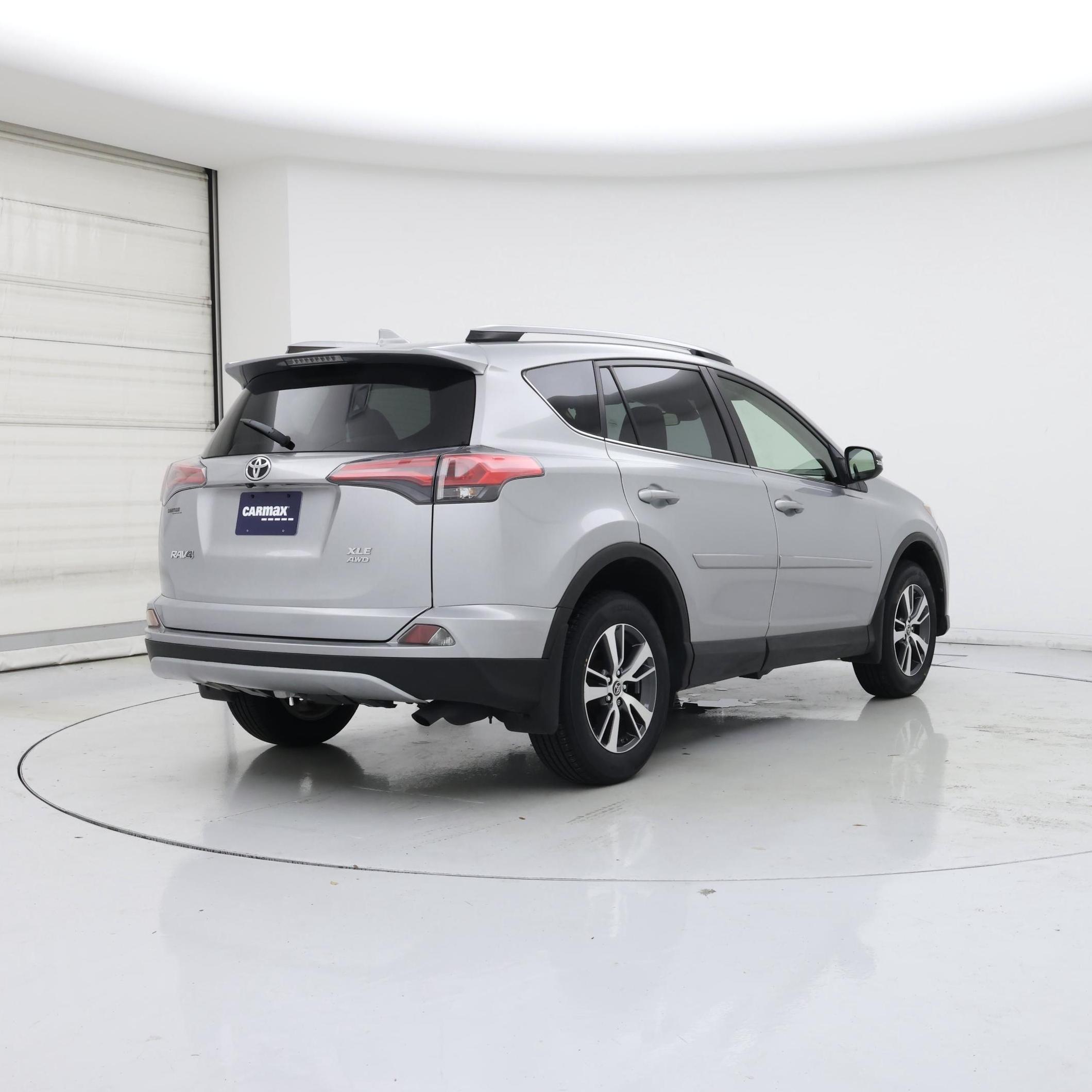 Thumbnail: 2018 Toyota RAV4 - 8