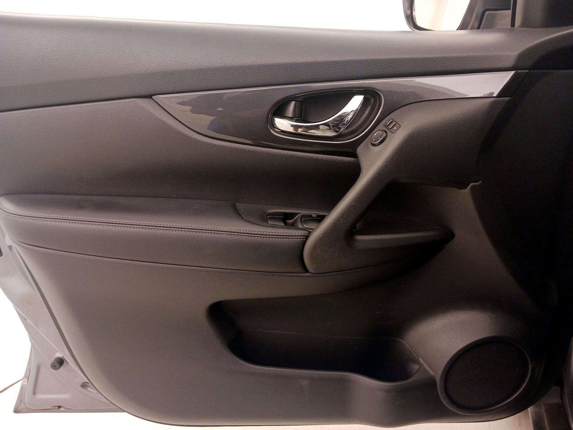Thumbnail: 2018 Nissan Rogue - 12