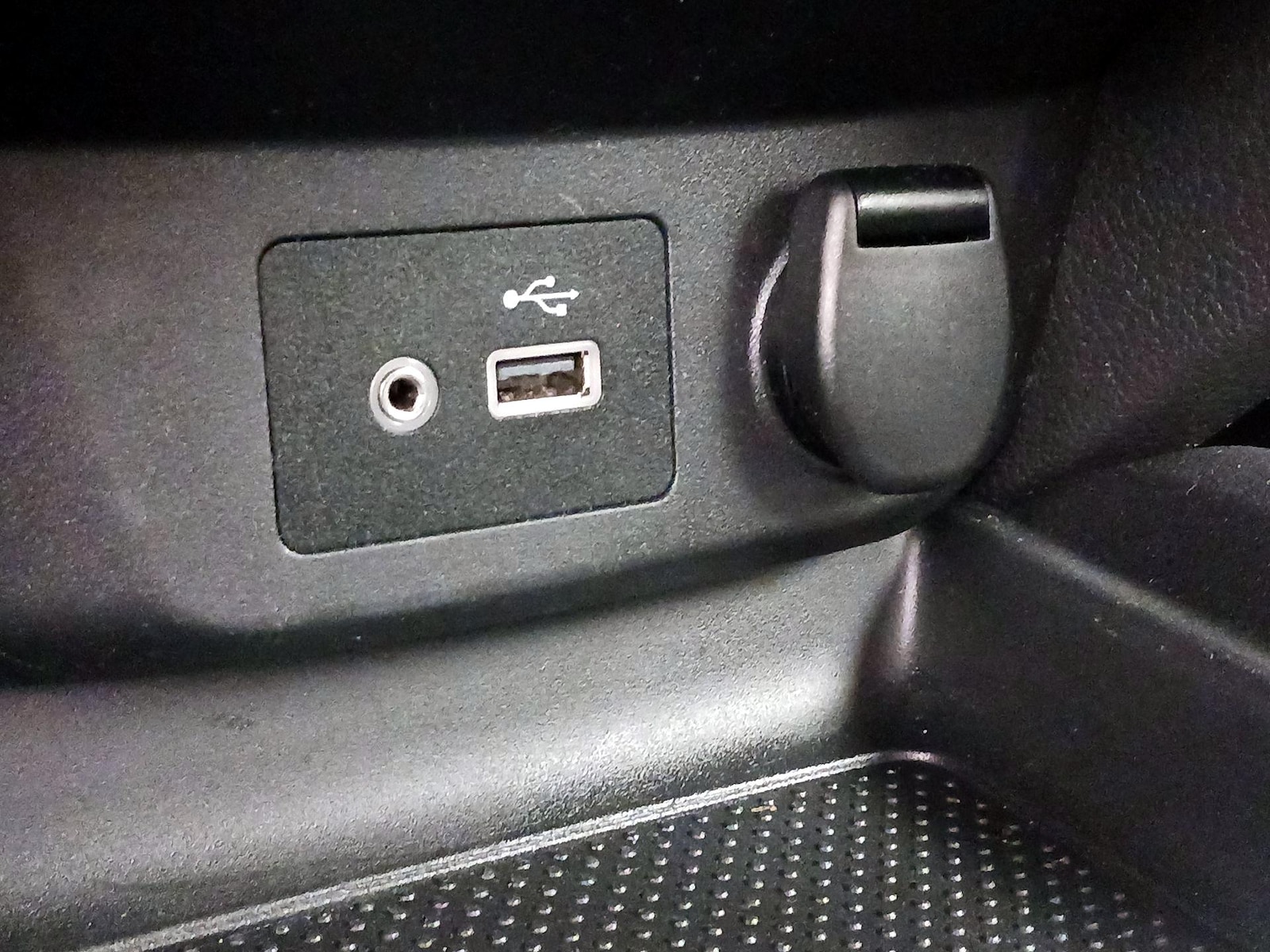 2018 Nissan Rogue SV - Photo 19