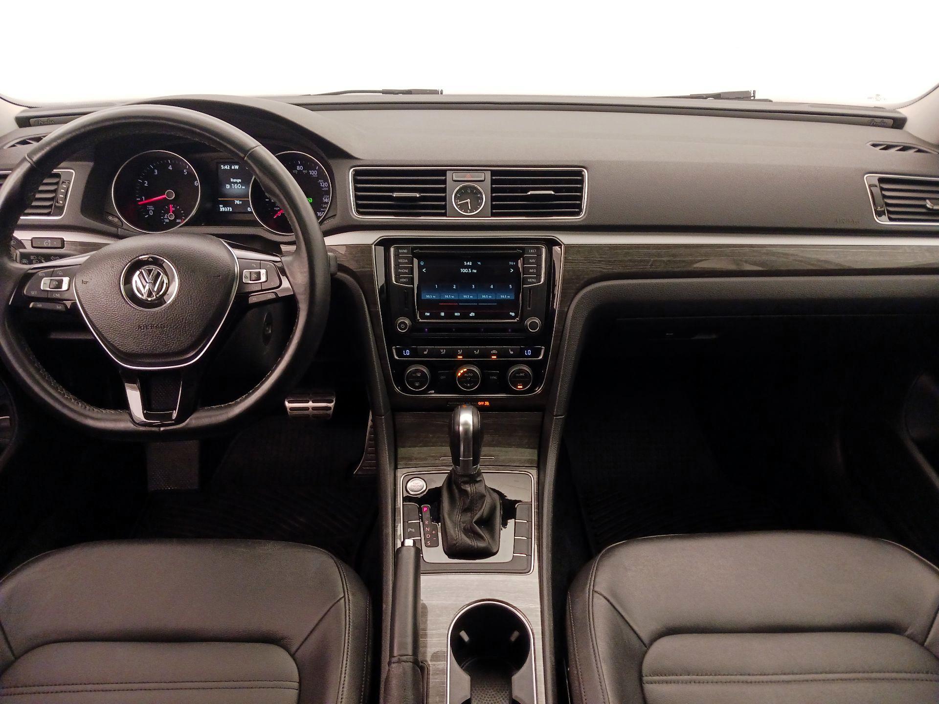 Thumbnail: 2017 Volkswagen Passat - 9