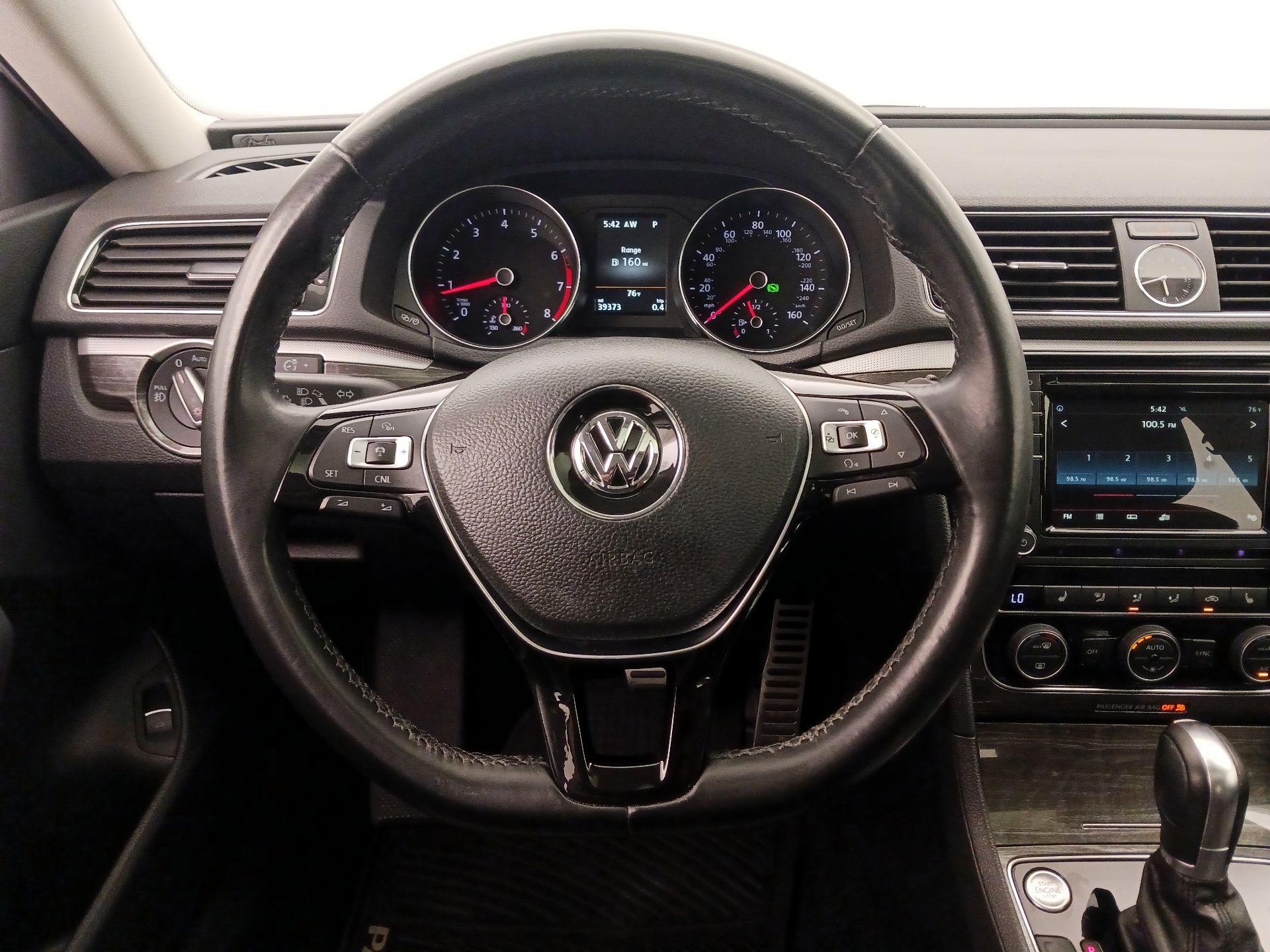 Thumbnail: 2017 Volkswagen Passat - 10