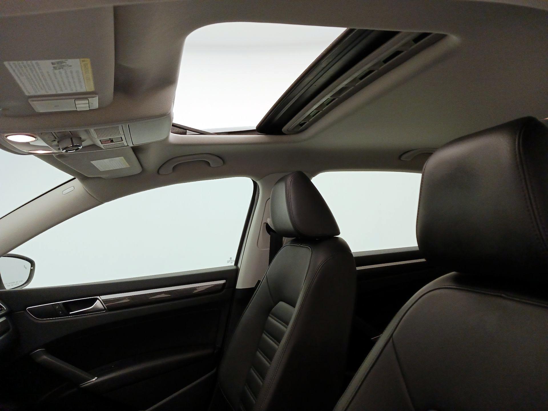Thumbnail: 2017 Volkswagen Passat - 19