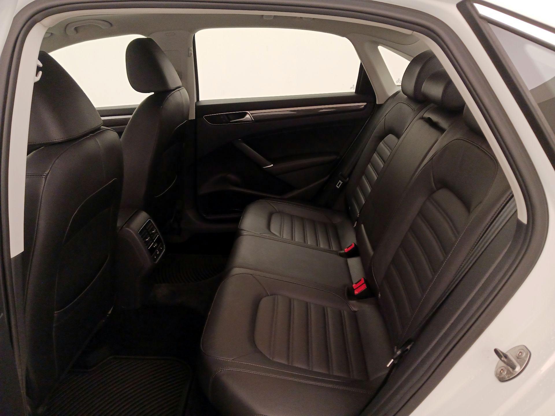 Thumbnail: 2017 Volkswagen Passat - 20