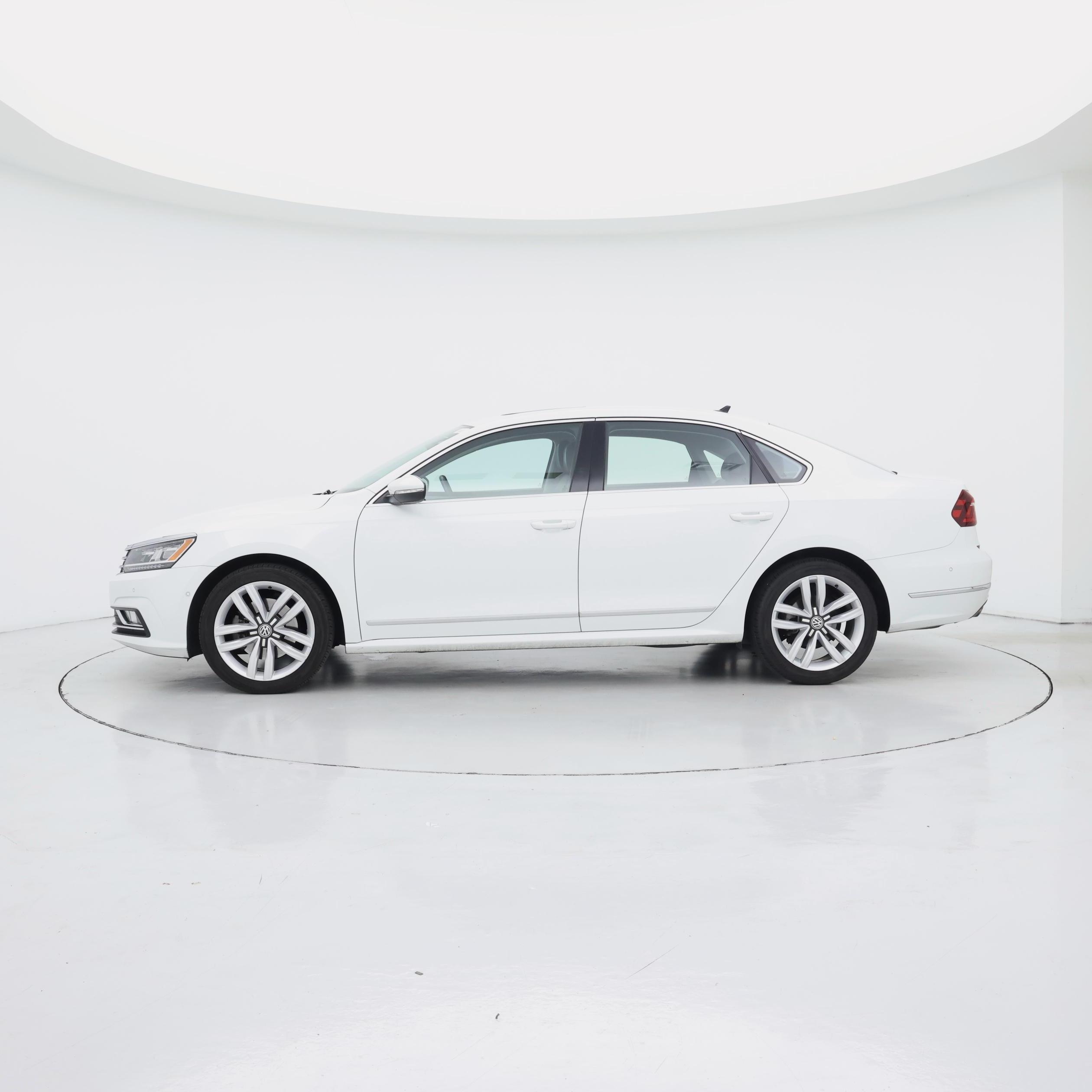 Thumbnail: 2017 Volkswagen Passat - 3