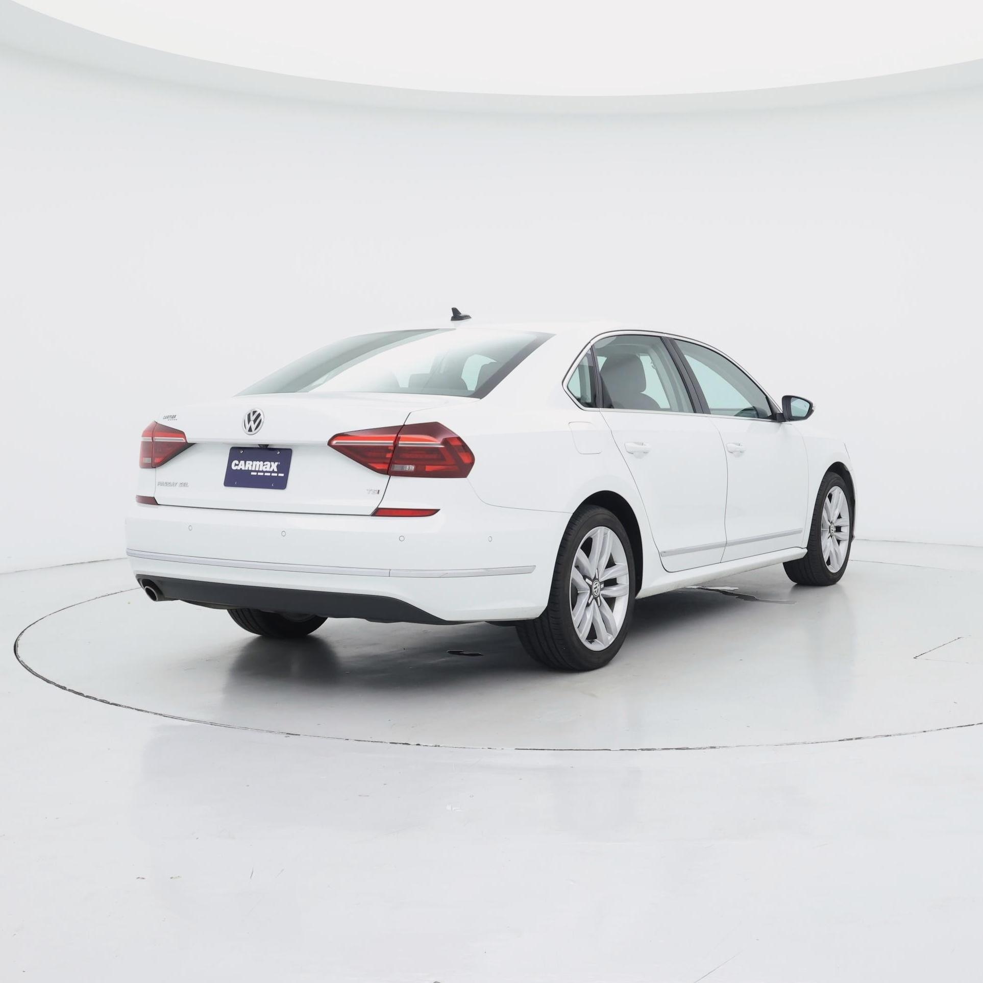 Thumbnail: 2017 Volkswagen Passat - 8