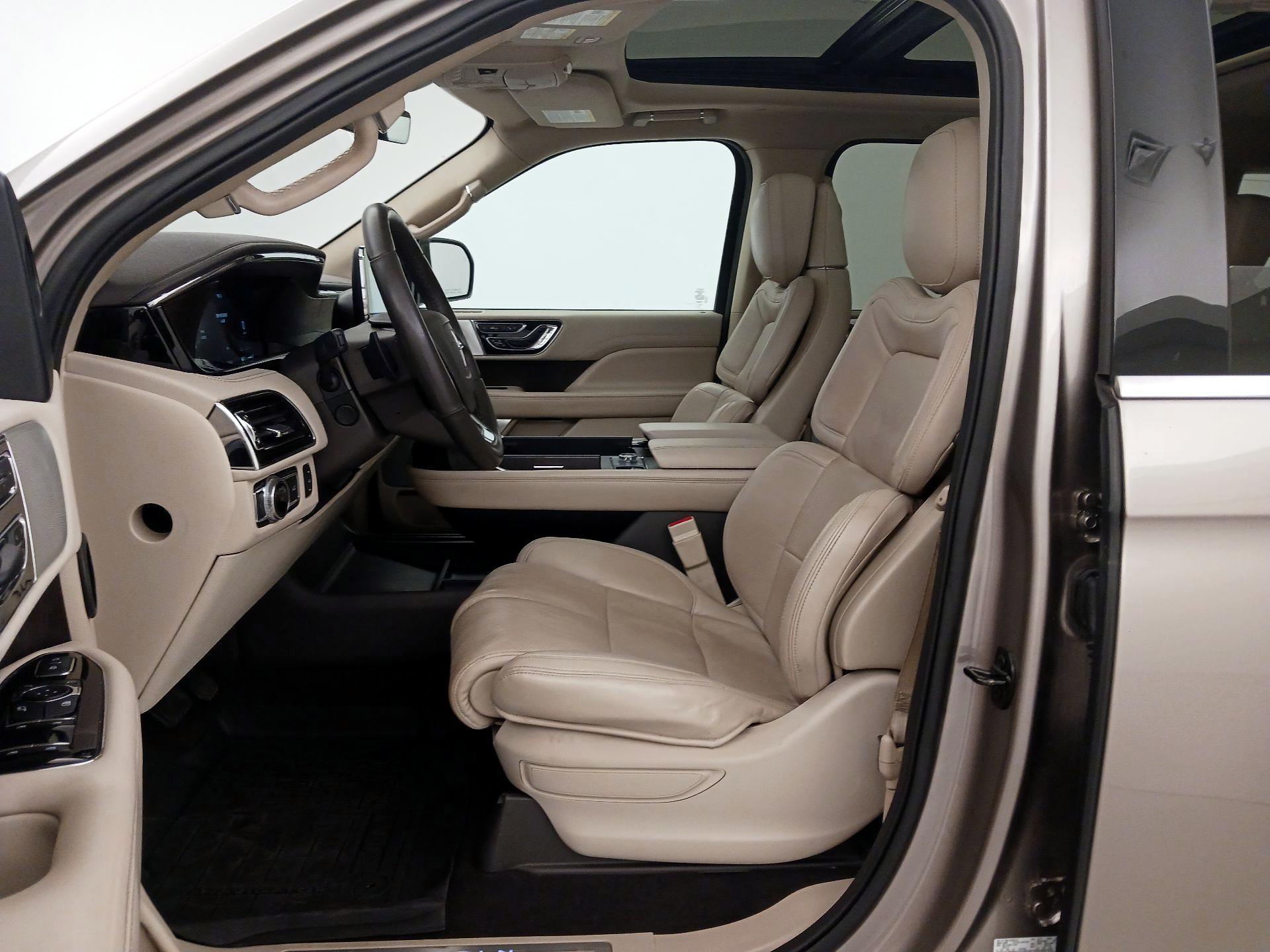 Thumbnail: 2020 Lincoln Navigator - 11