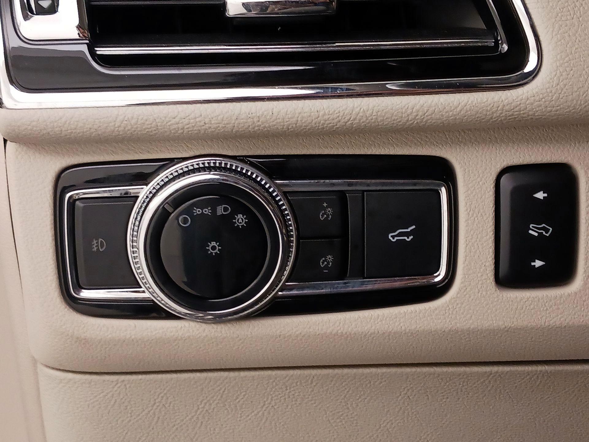Thumbnail: 2020 Lincoln Navigator - 13