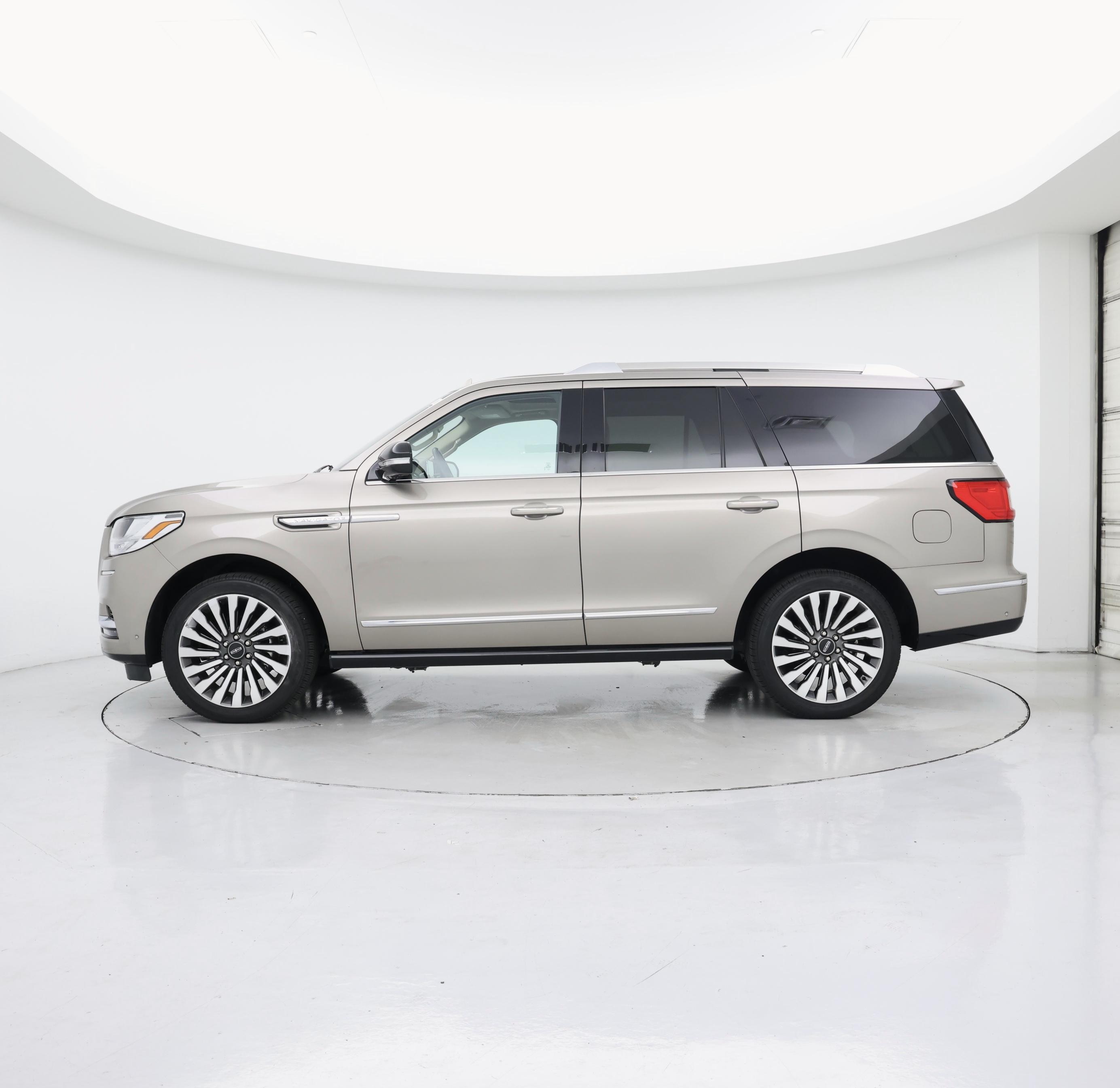 Thumbnail: 2020 Lincoln Navigator - 3
