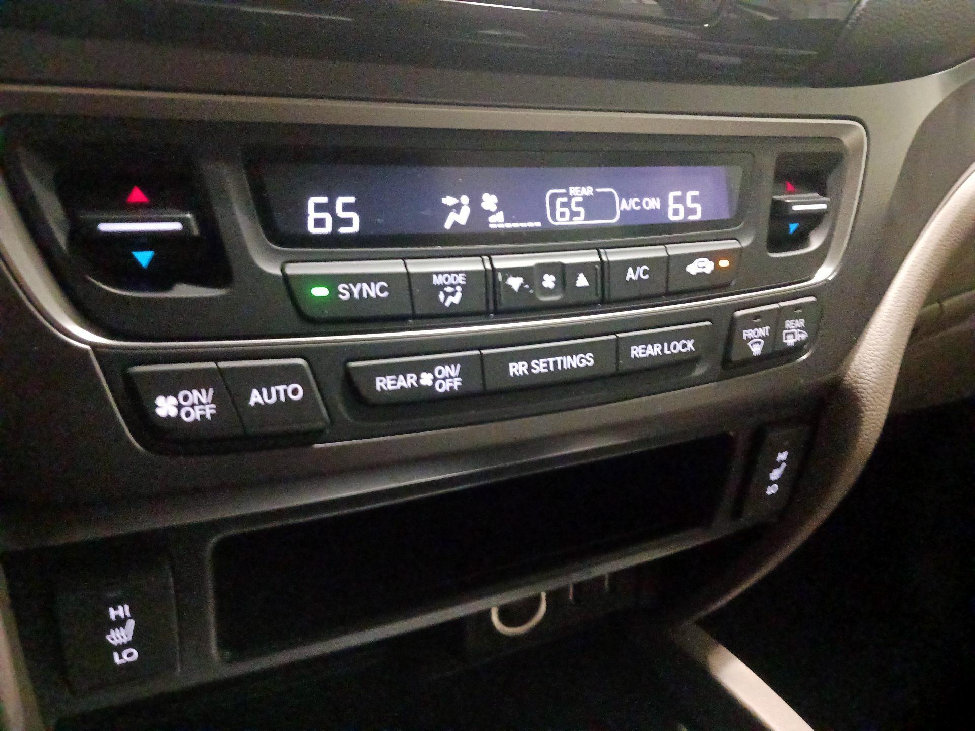 Thumbnail: 2018 Honda Pilot - 16