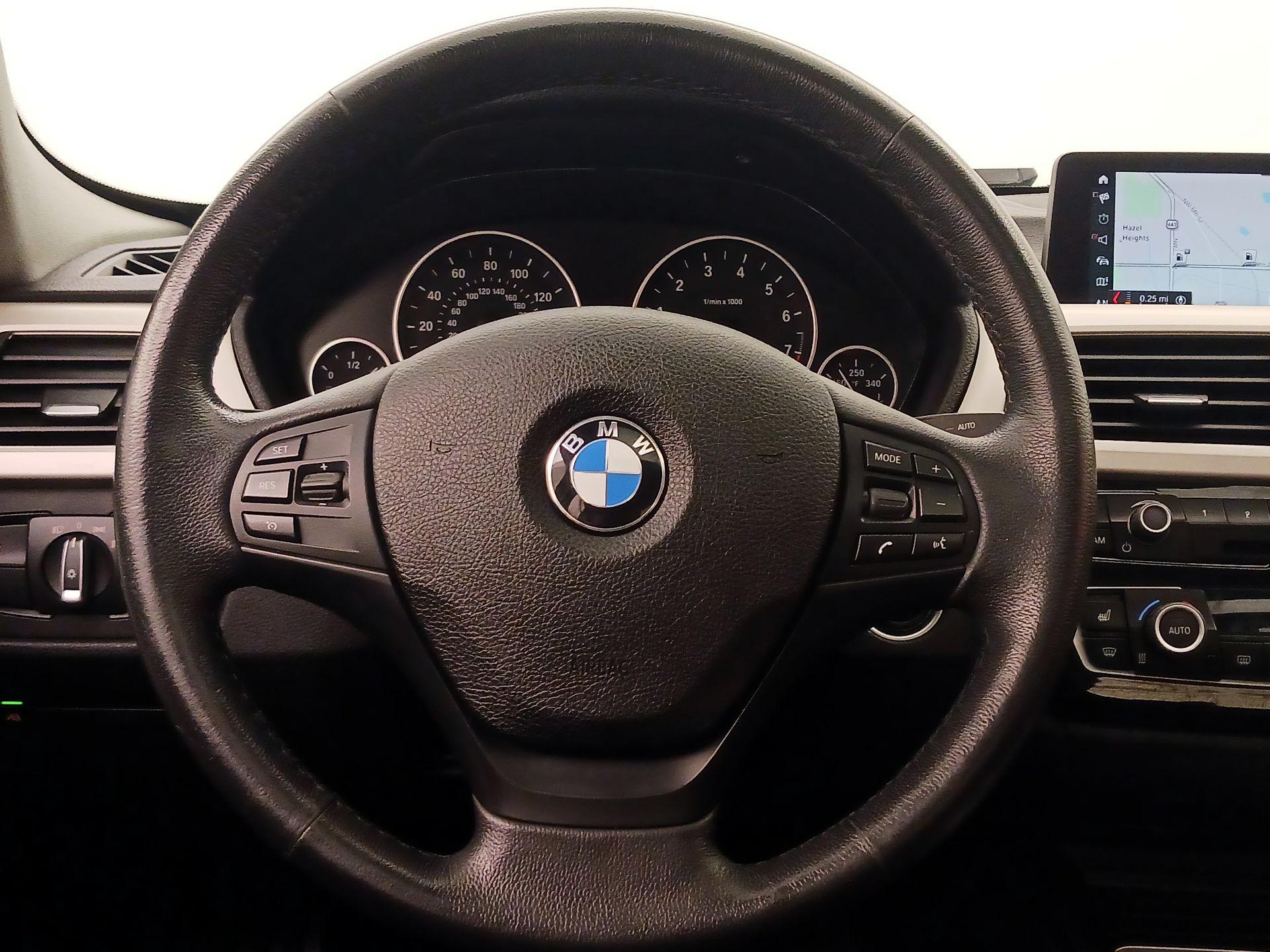 Thumbnail: 2018 BMW 3 Series - 10