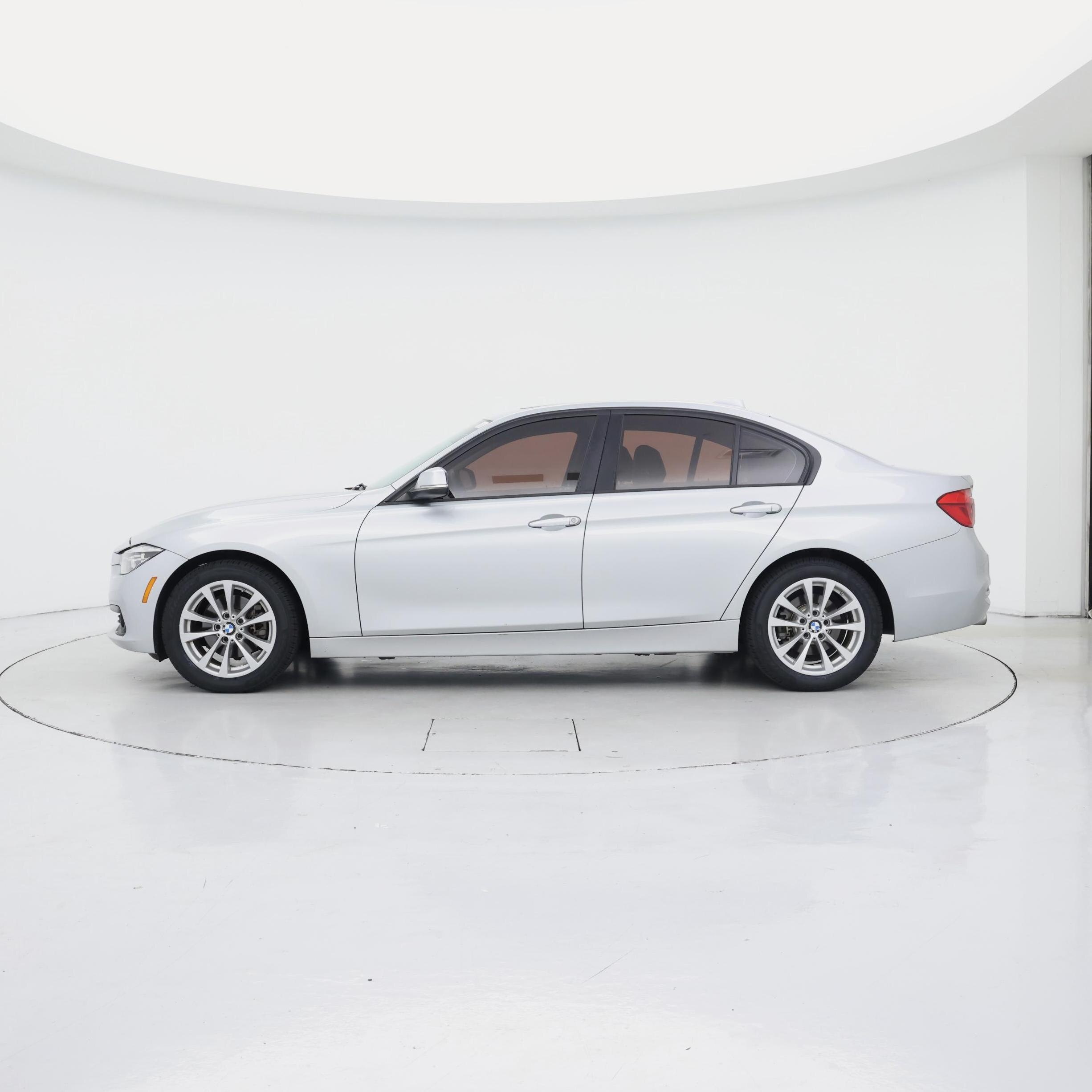 Thumbnail: 2018 BMW 3 Series - 3