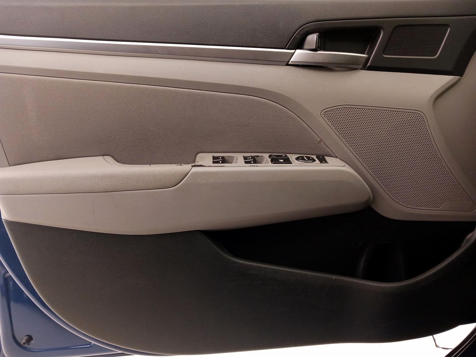 Thumbnail: 2020 Hyundai Elantra - 12