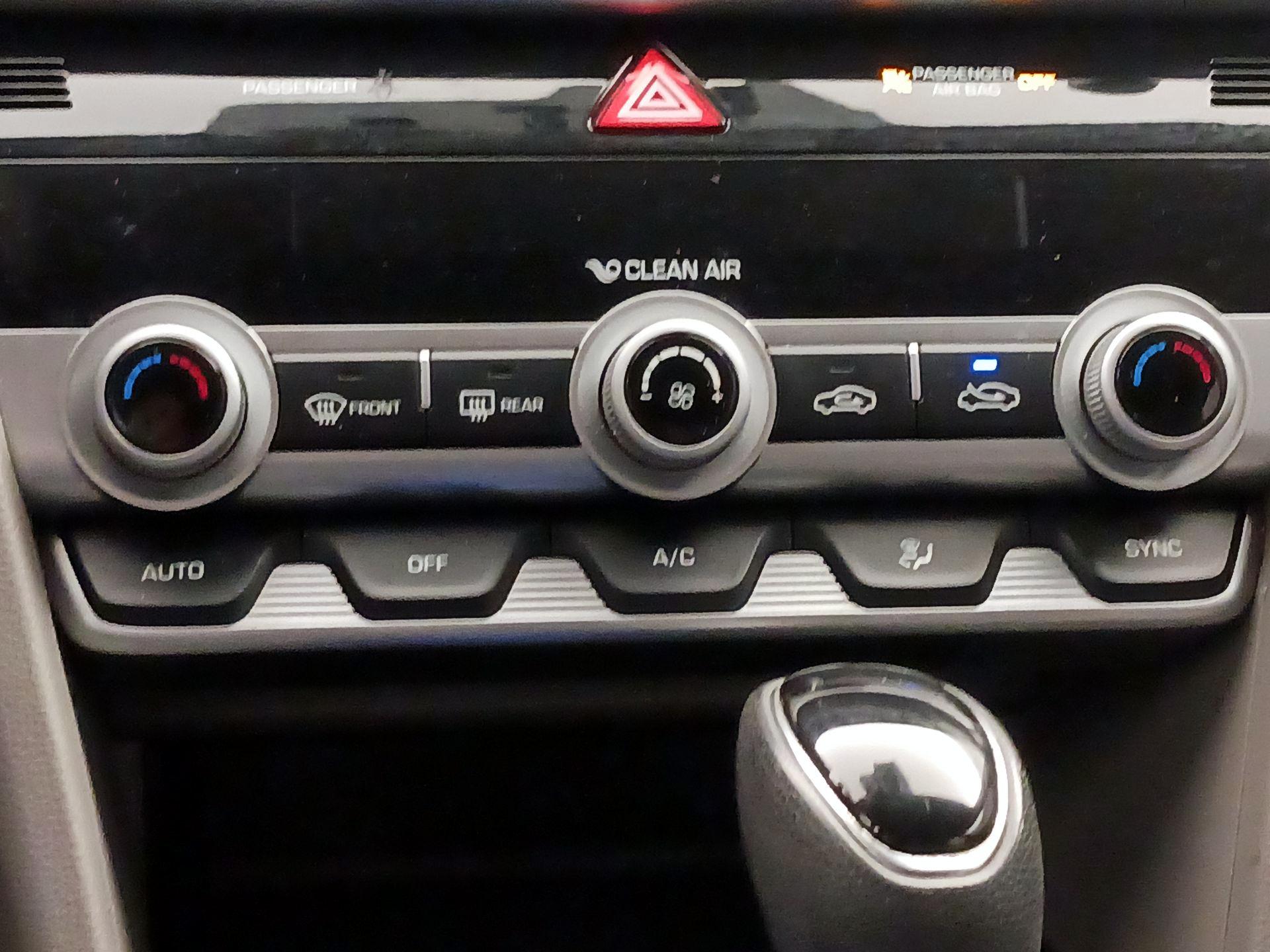 Thumbnail: 2020 Hyundai Elantra - 16