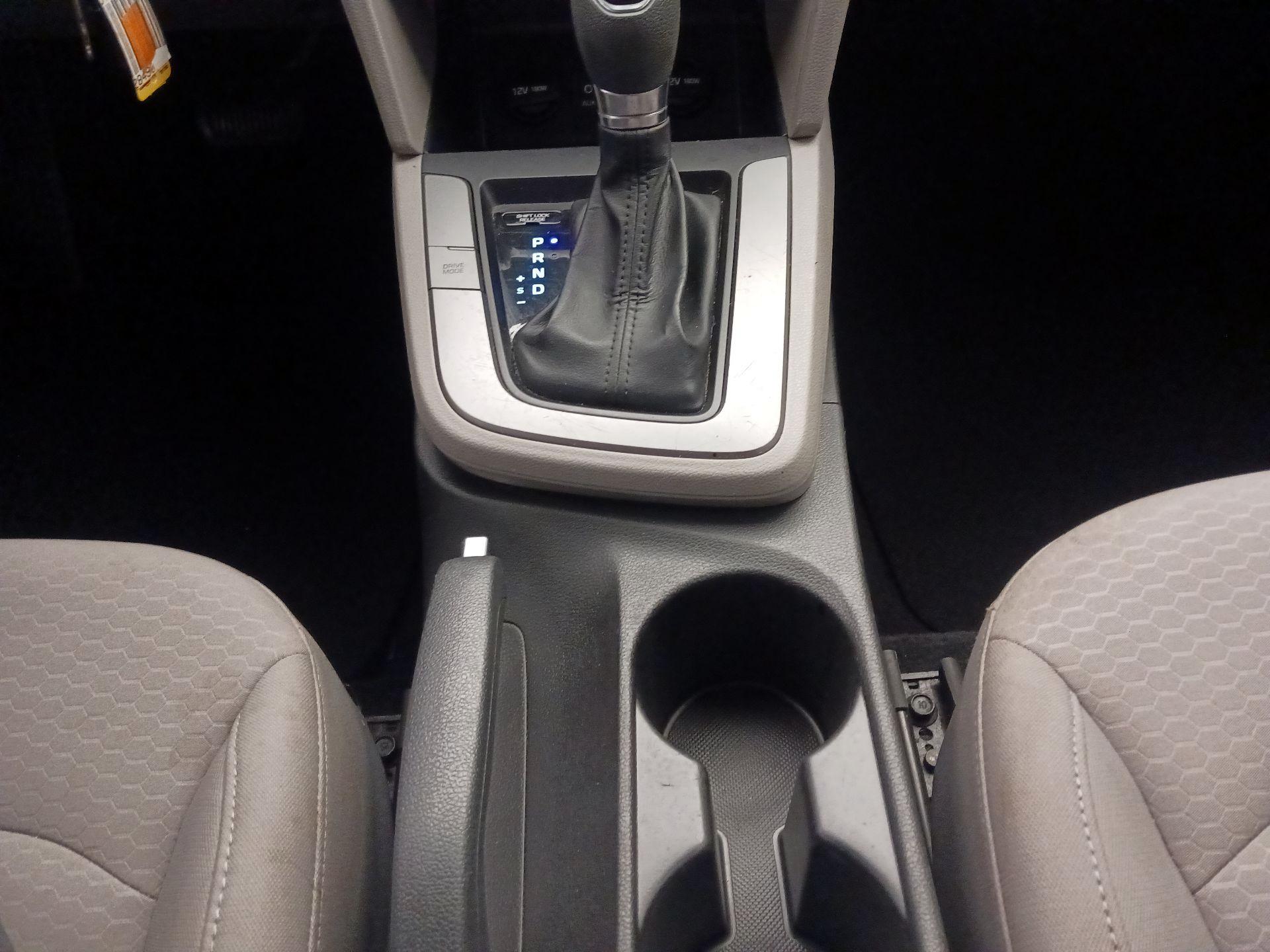 Thumbnail: 2020 Hyundai Elantra - 17