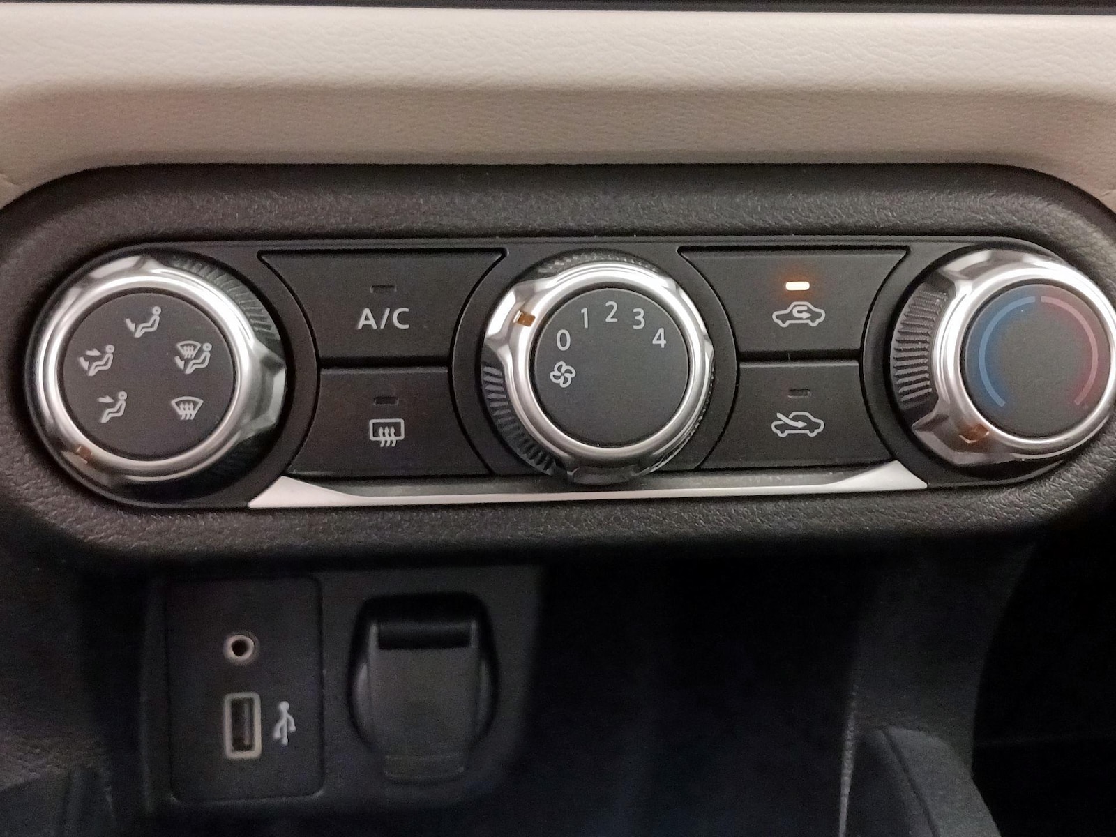 2021 Nissan Versa Sedan SV - Photo 16