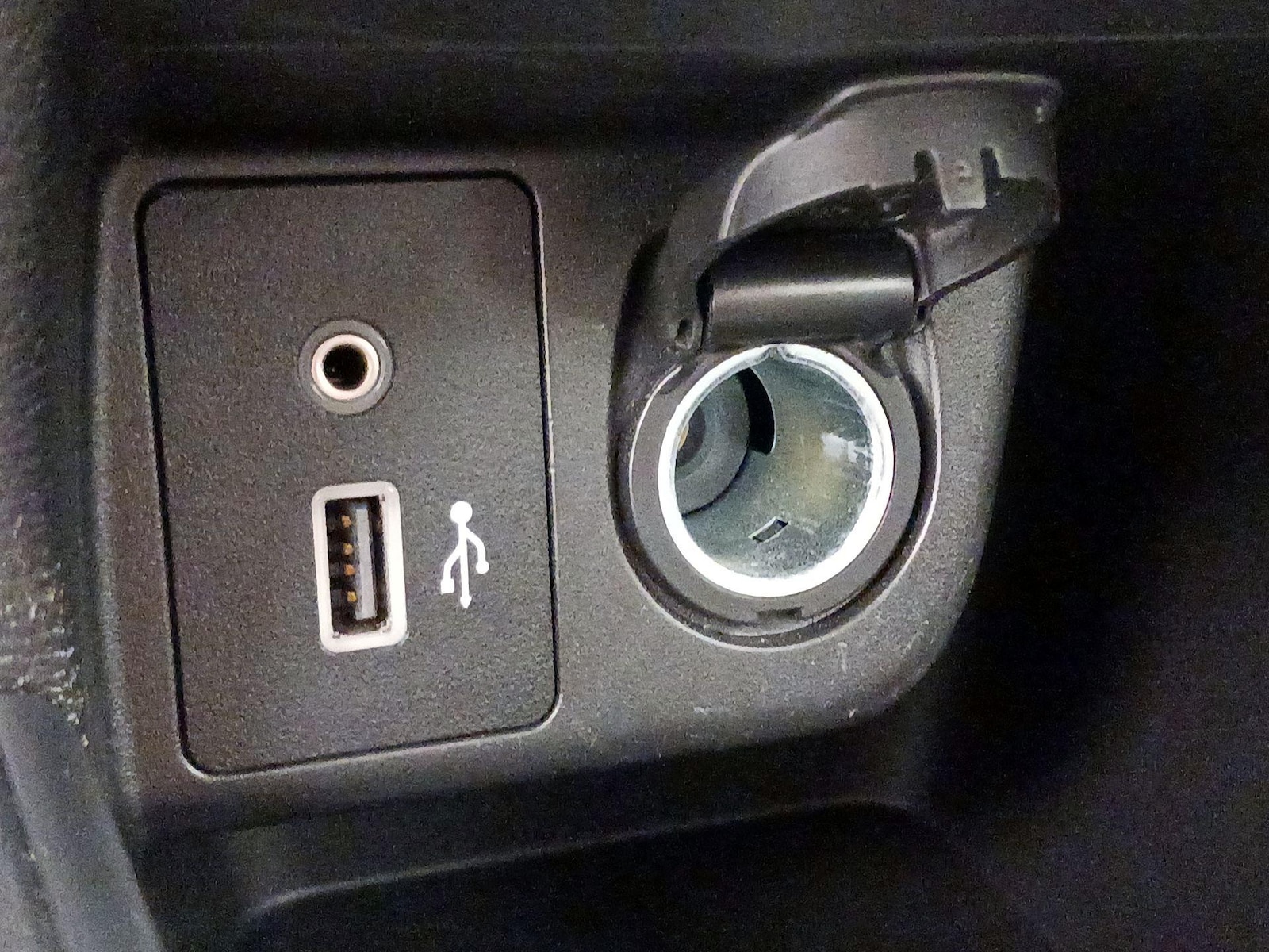2021 Nissan Versa Sedan SV - Photo 18
