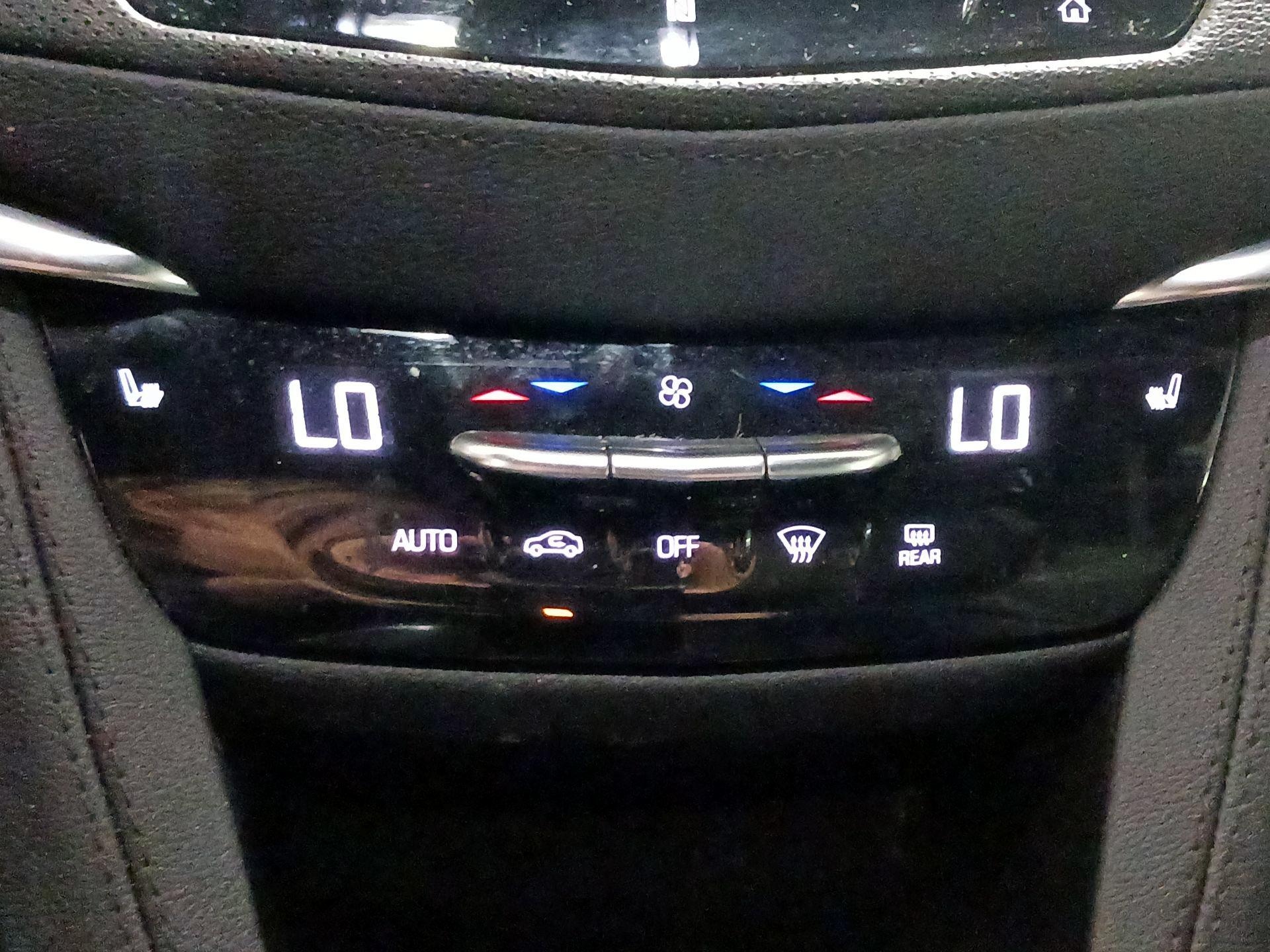 Thumbnail: 2021 Cadillac XT5 - 16