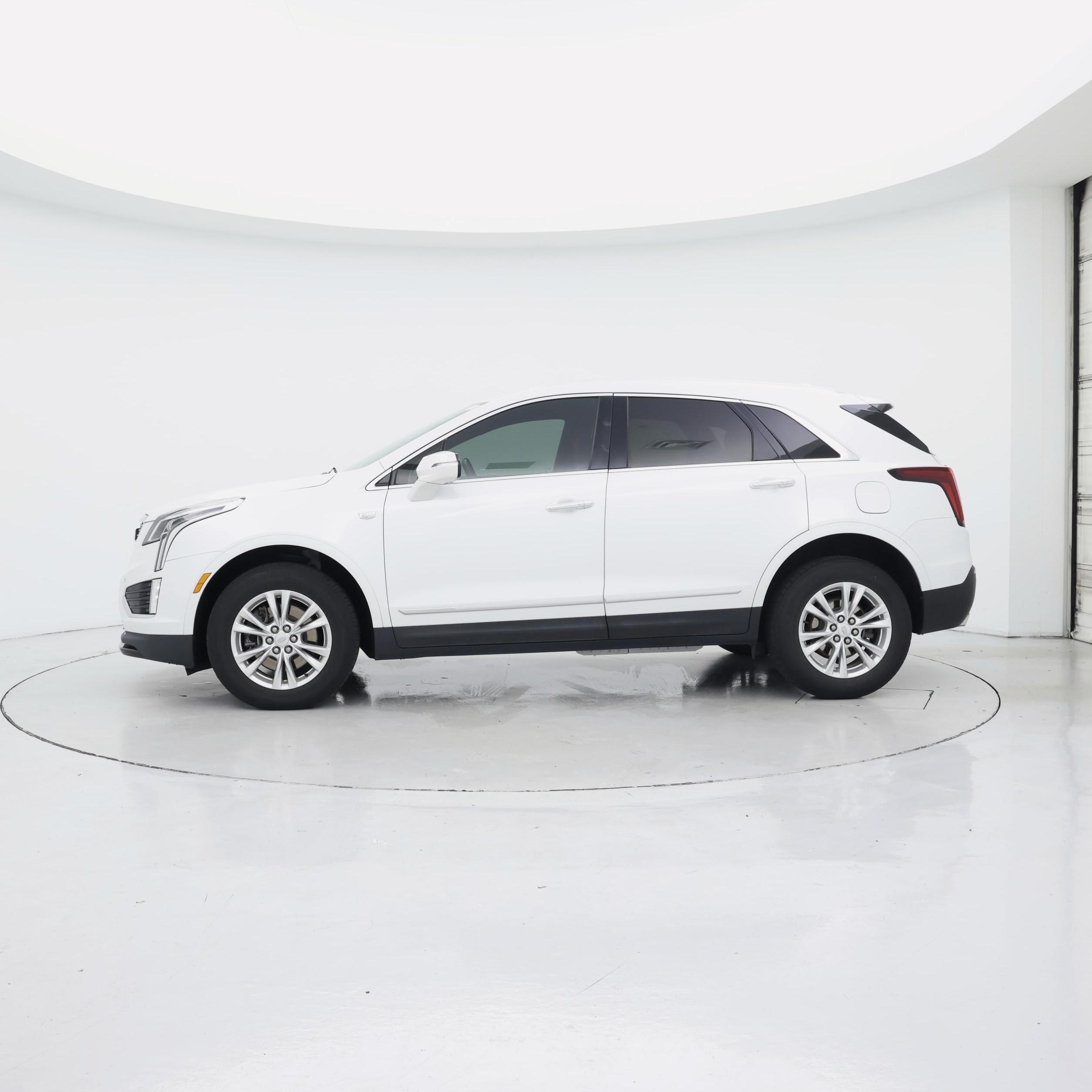 Thumbnail: 2021 Cadillac XT5 - 3