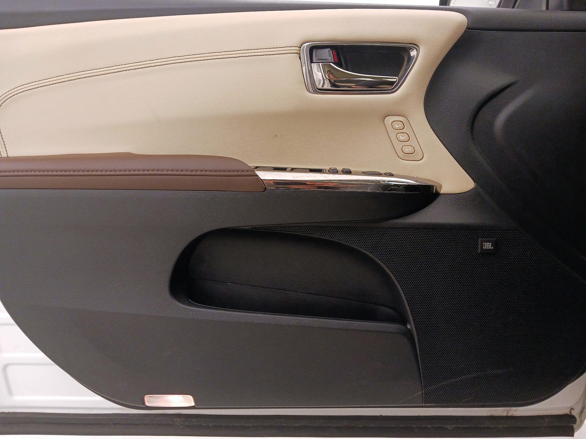 Thumbnail: 2015 Toyota Avalon - 12
