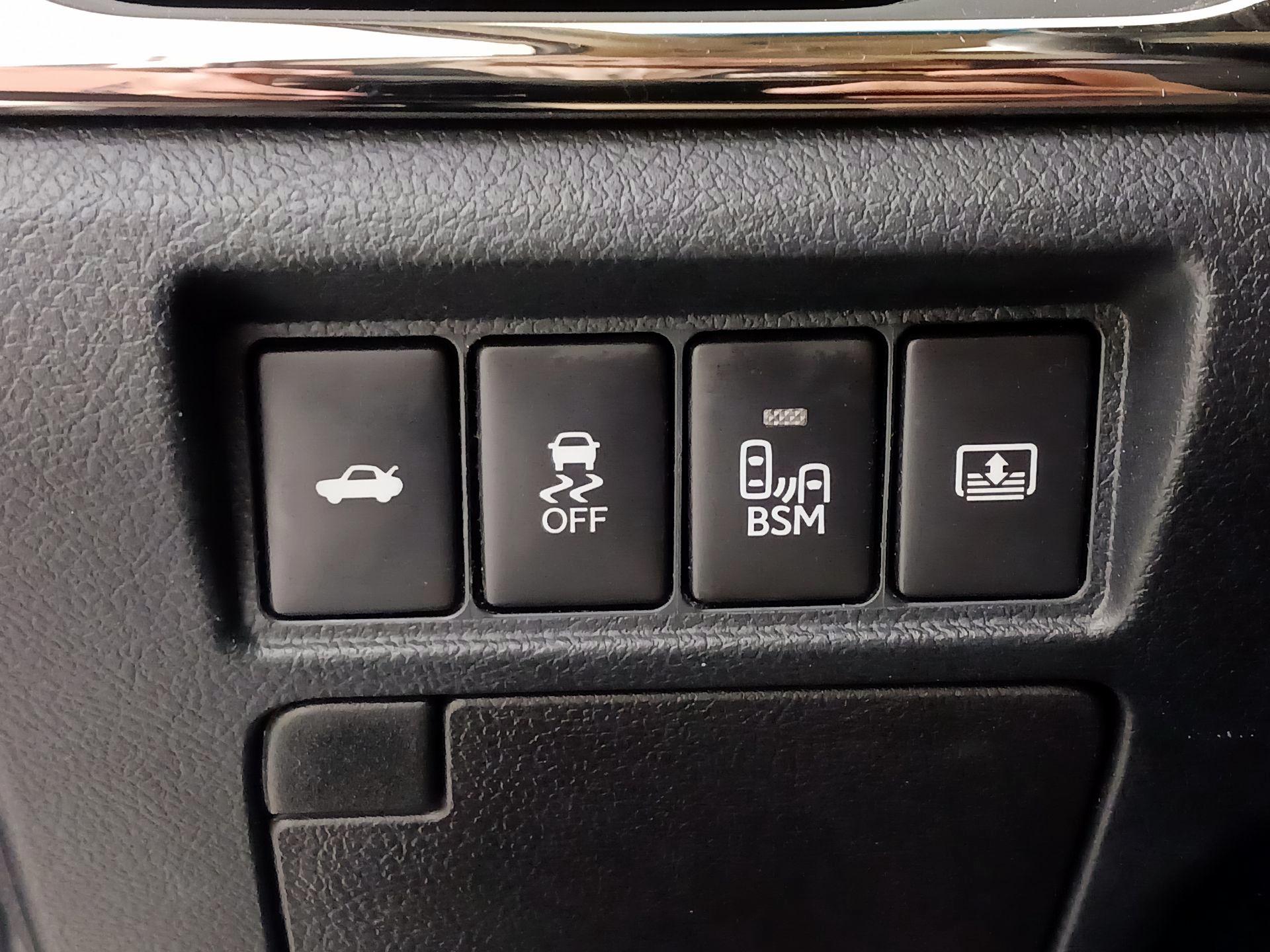 Thumbnail: 2015 Toyota Avalon - 13