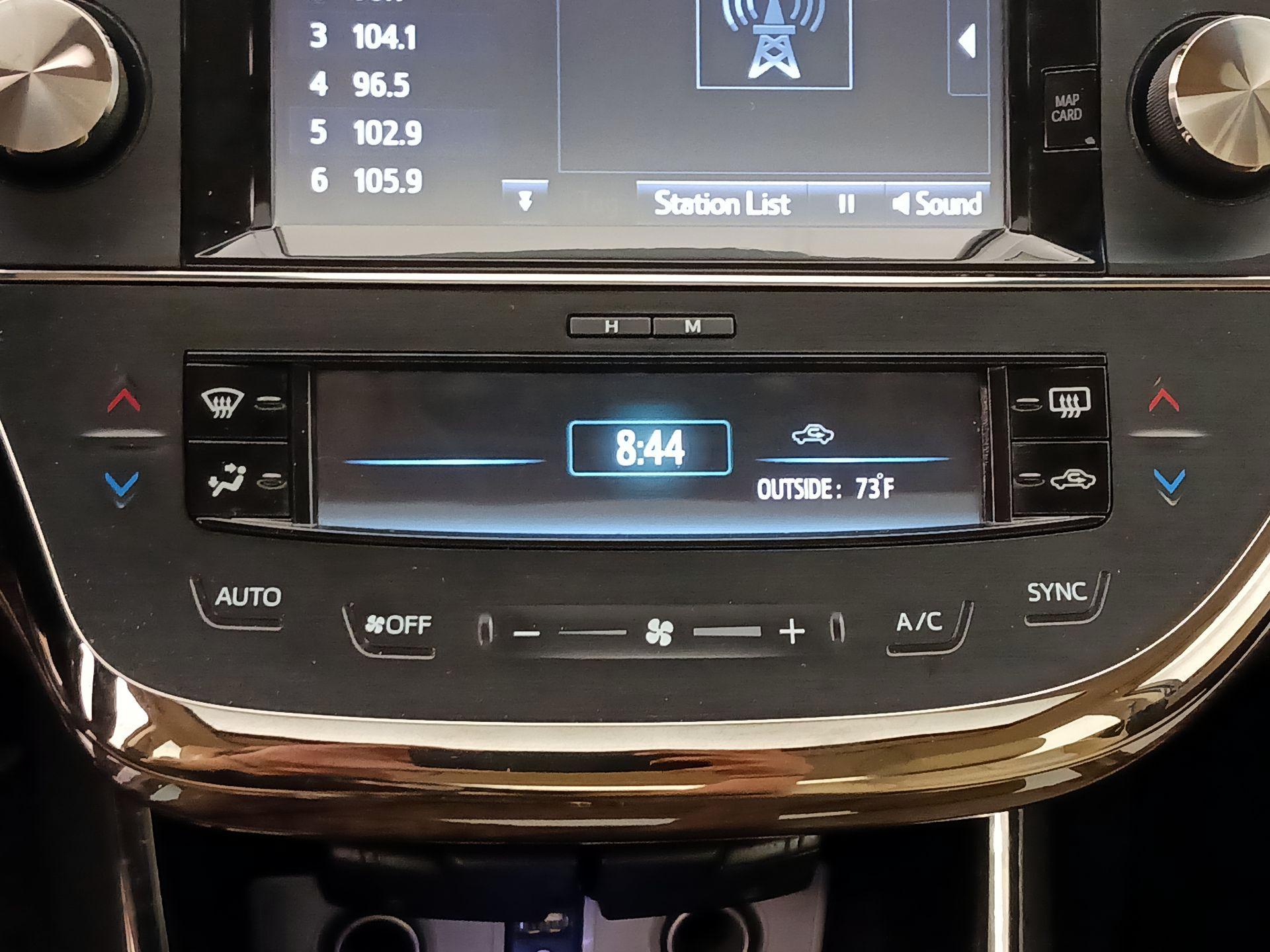 Thumbnail: 2015 Toyota Avalon - 16