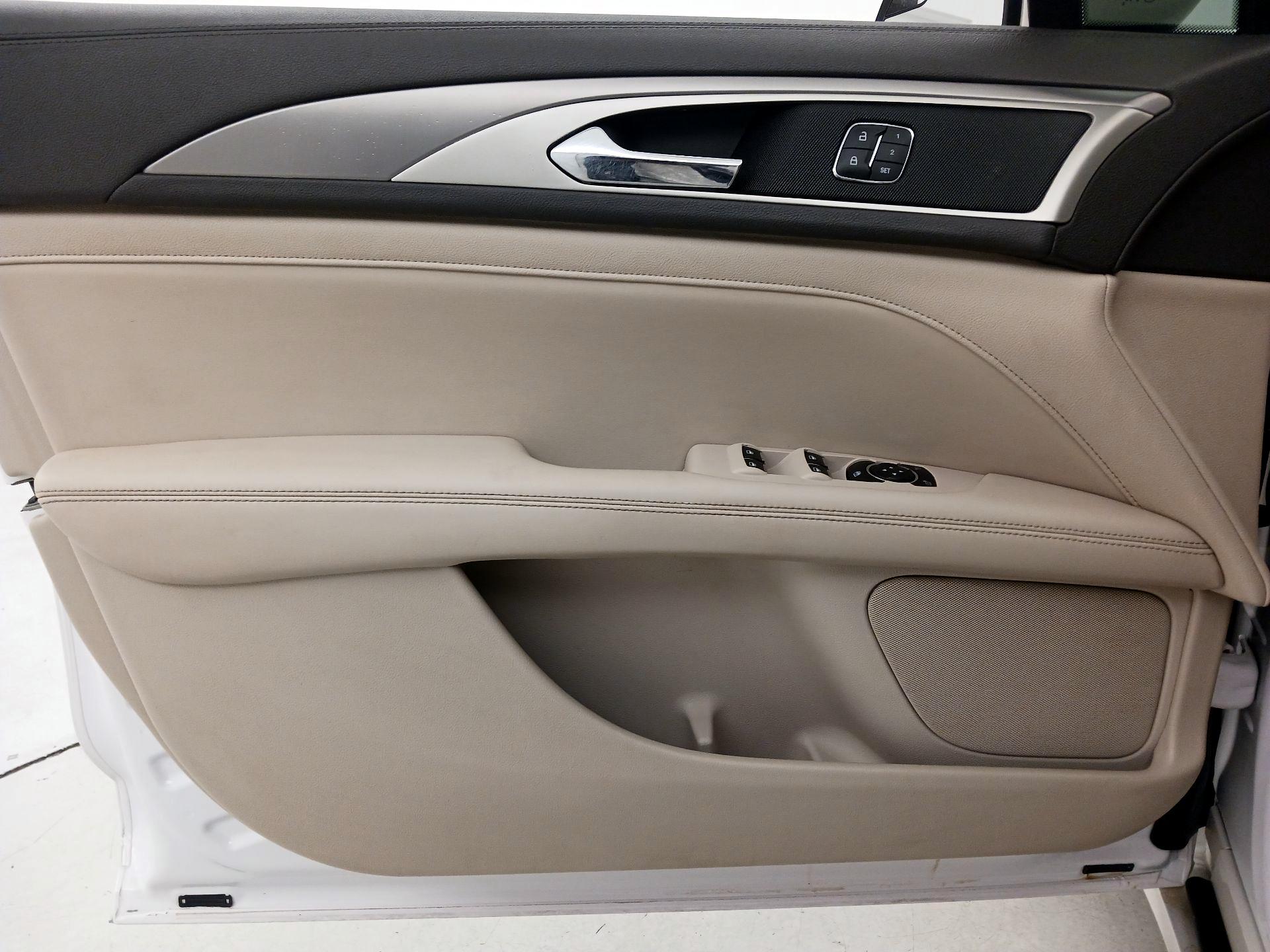 Thumbnail: 2017 Lincoln MKZ - 12