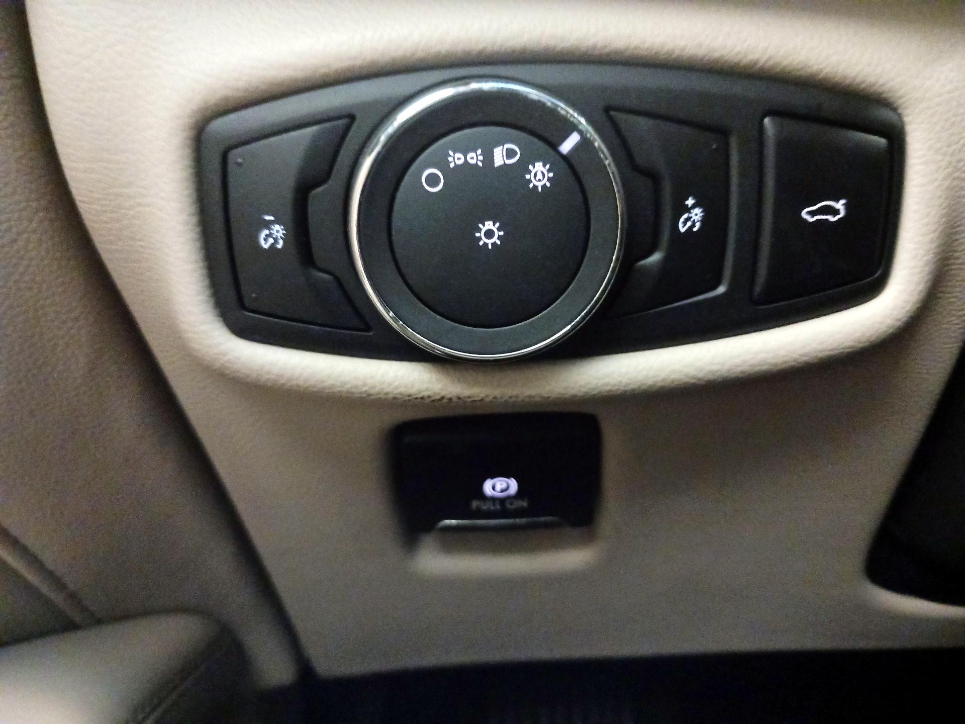Thumbnail: 2017 Lincoln MKZ - 13