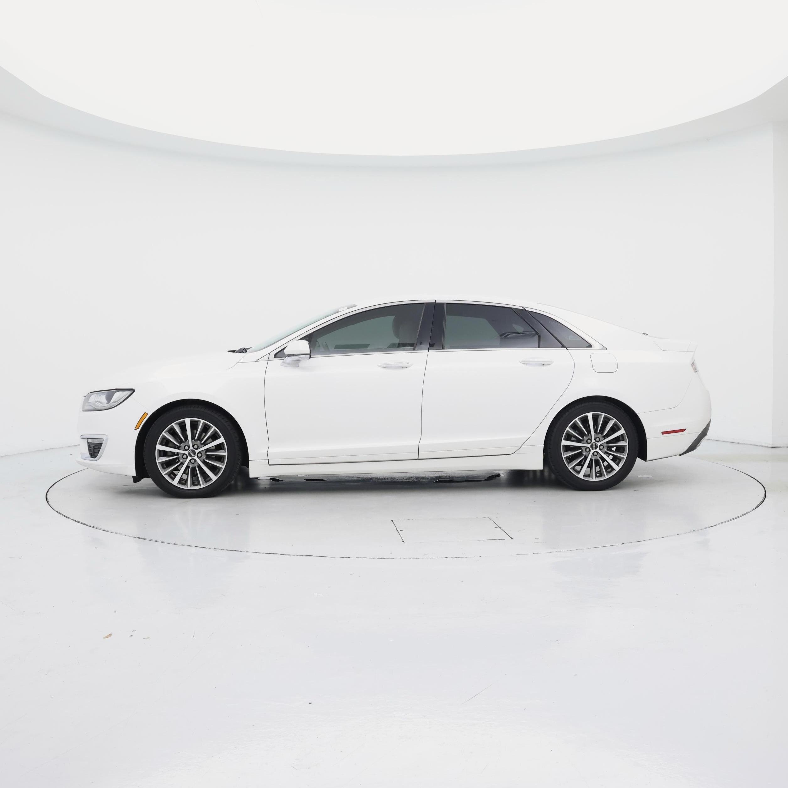 Thumbnail: 2017 Lincoln MKZ - 3