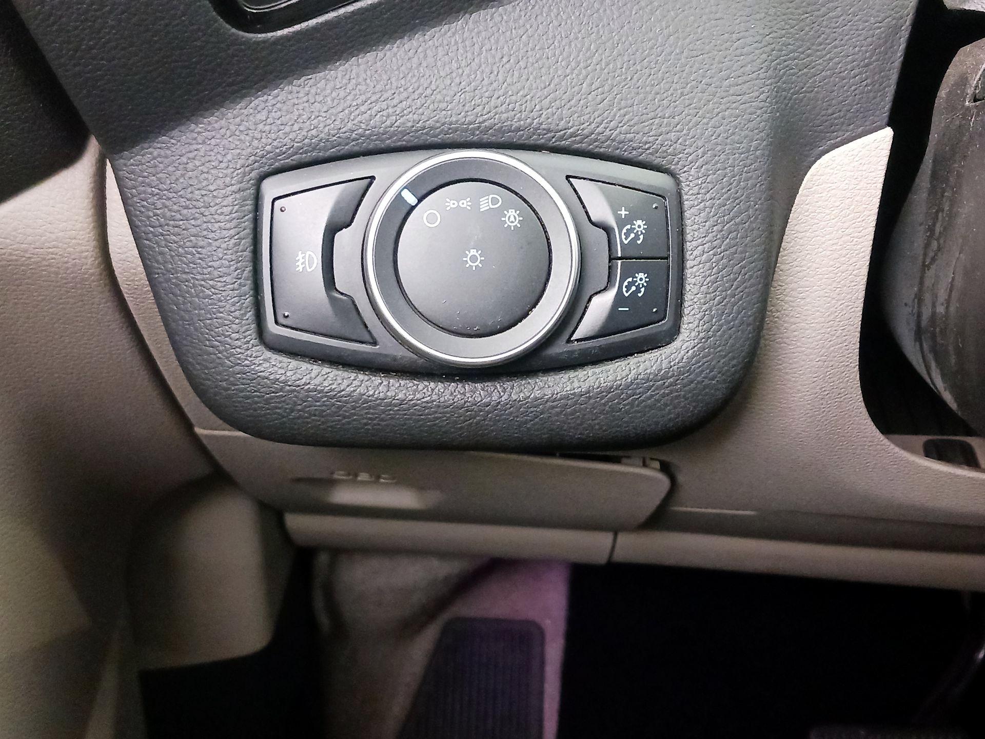 Thumbnail: 2015 Ford Escape - 13