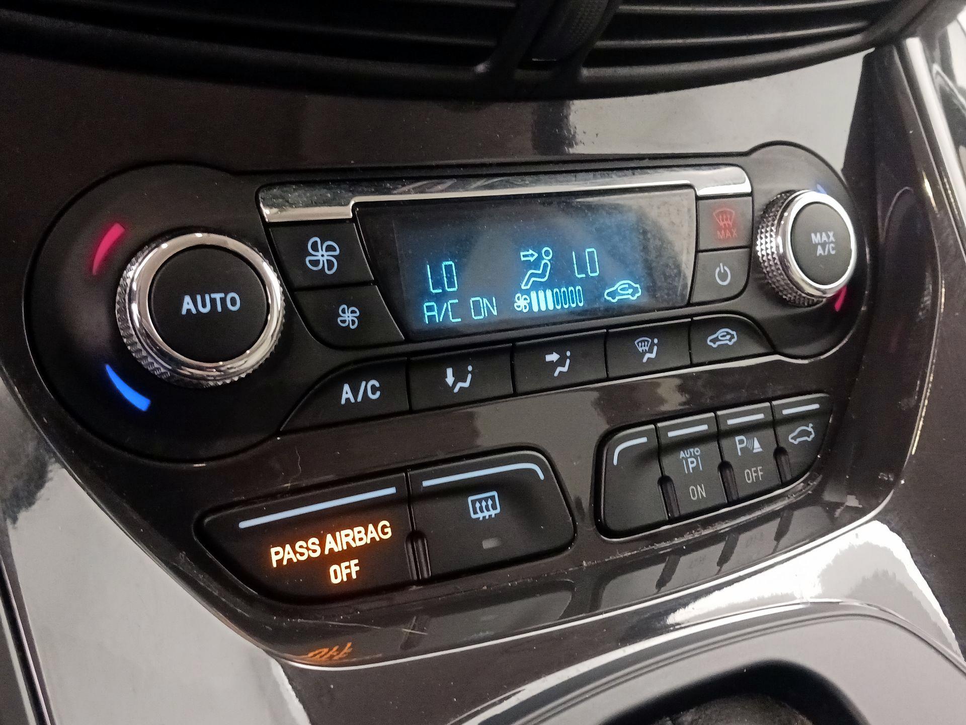 Thumbnail: 2015 Ford Escape - 17