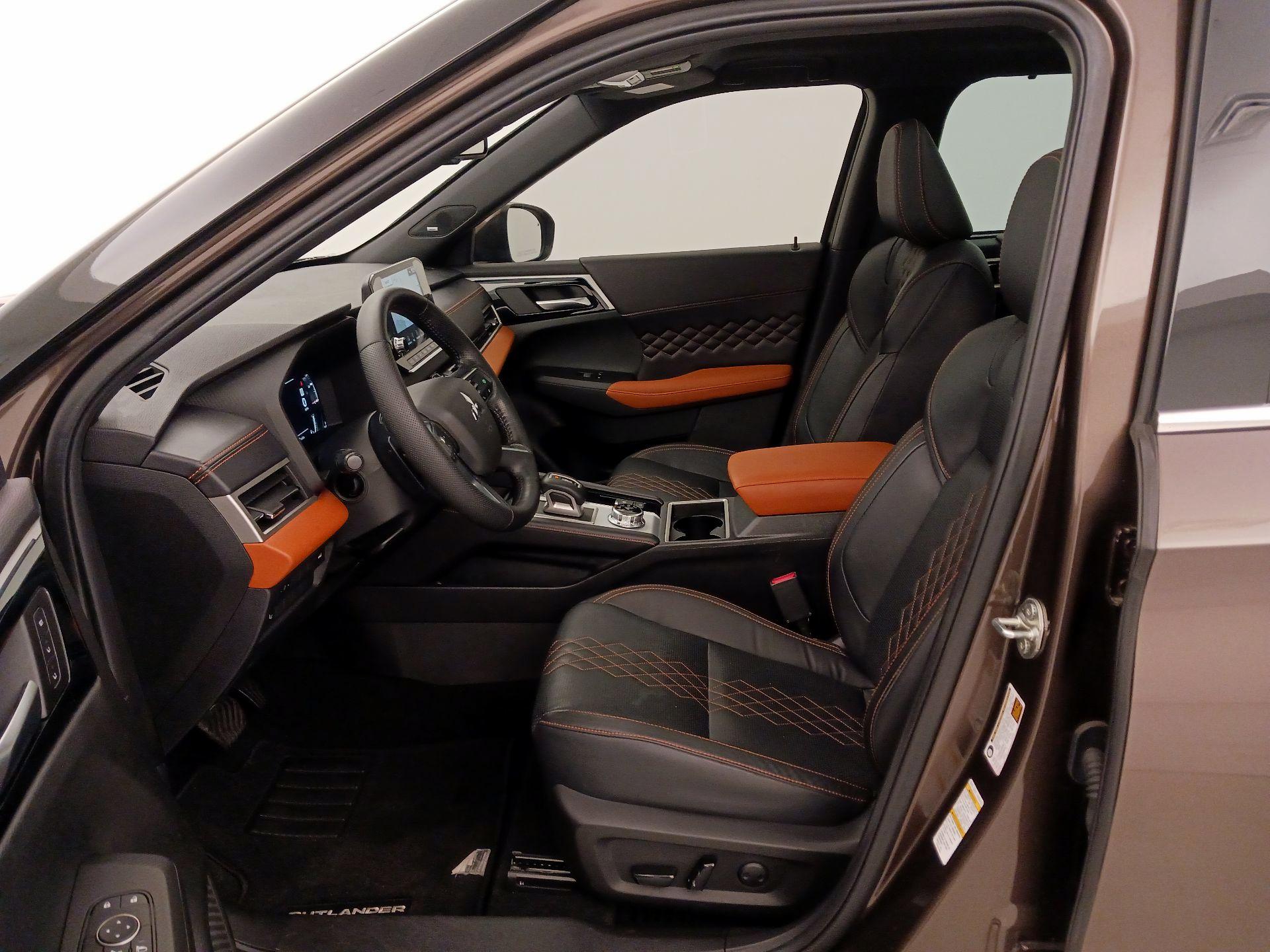 Thumbnail: 2022 Mitsubishi Outlander - 11