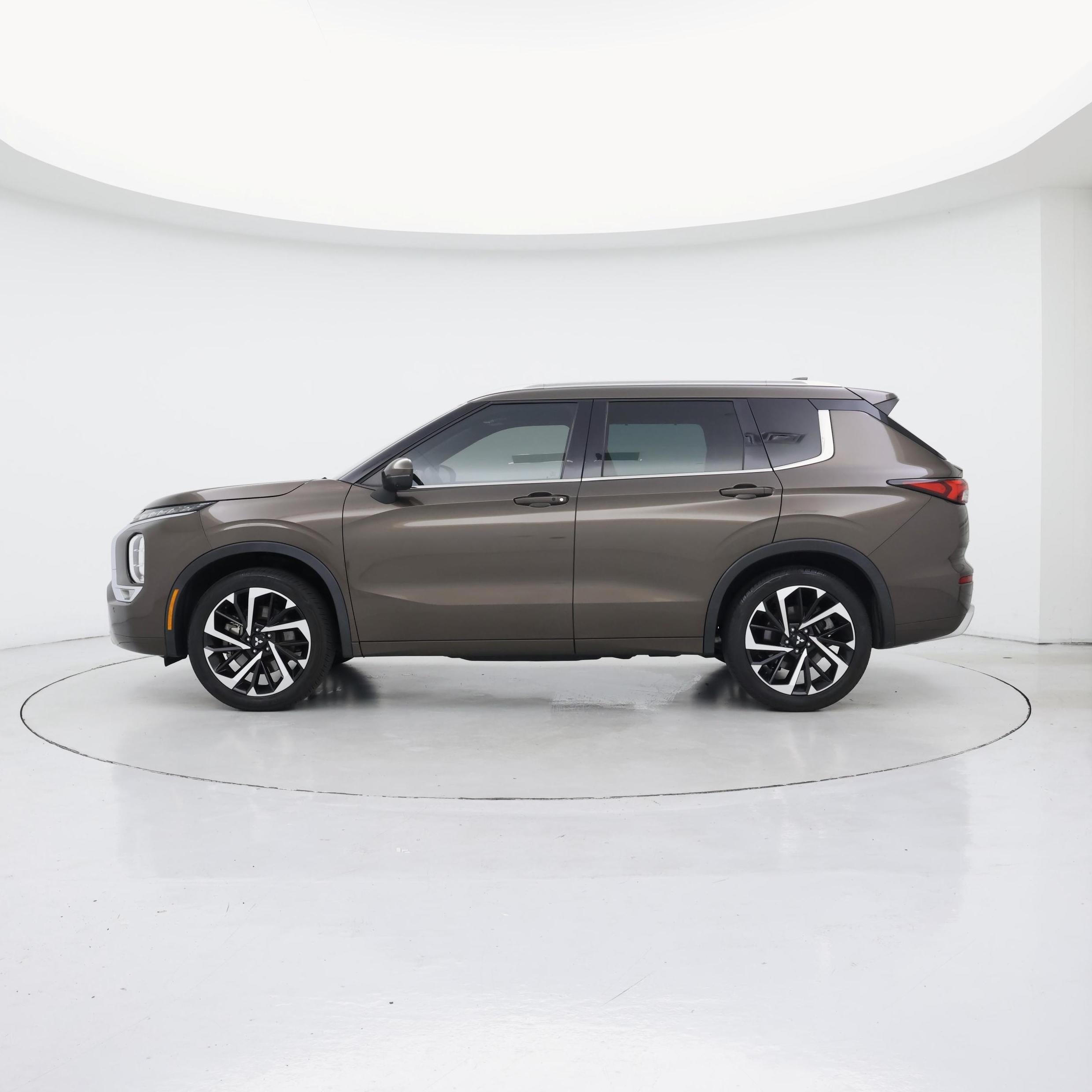 Thumbnail: 2022 Mitsubishi Outlander - 3