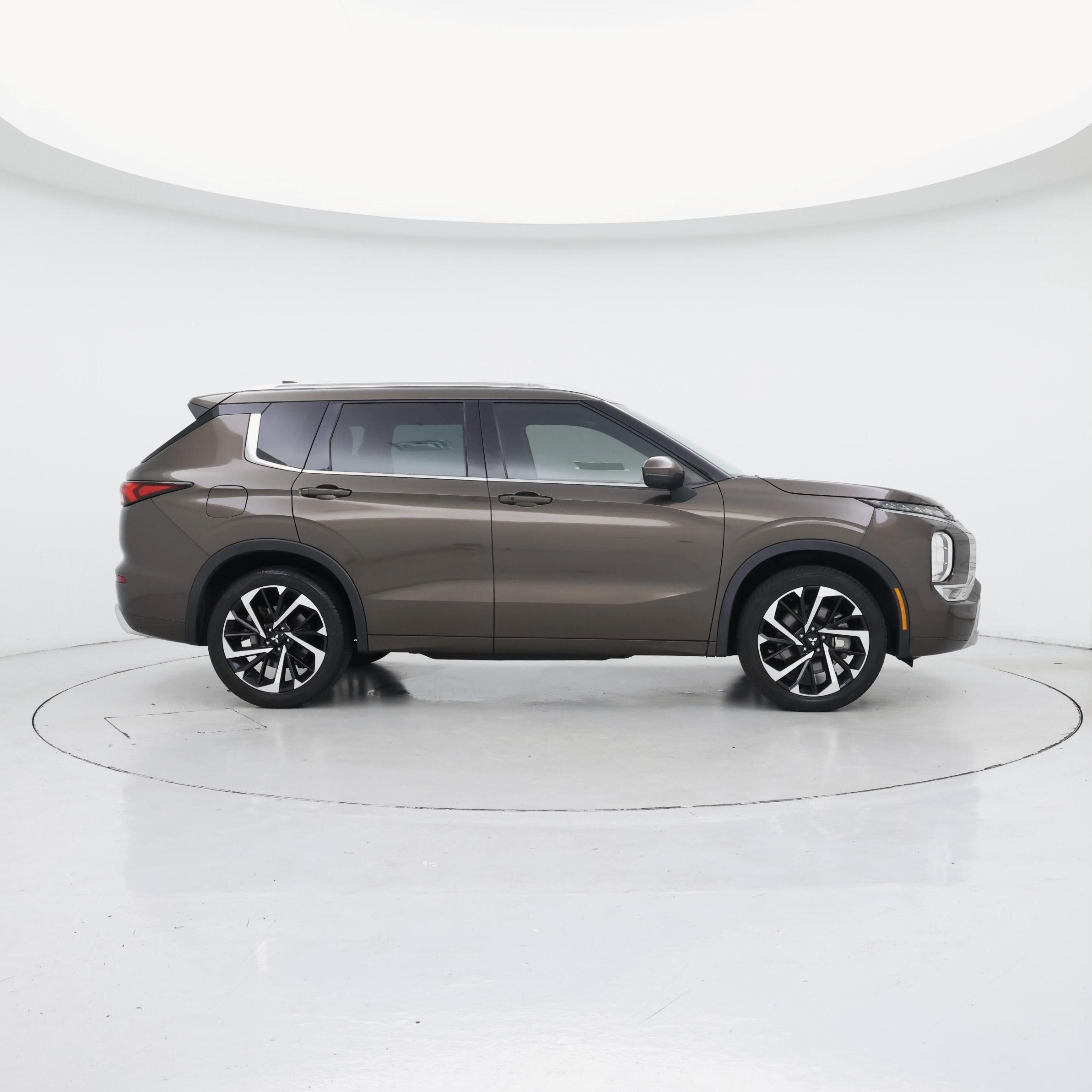 Thumbnail: 2022 Mitsubishi Outlander - 7