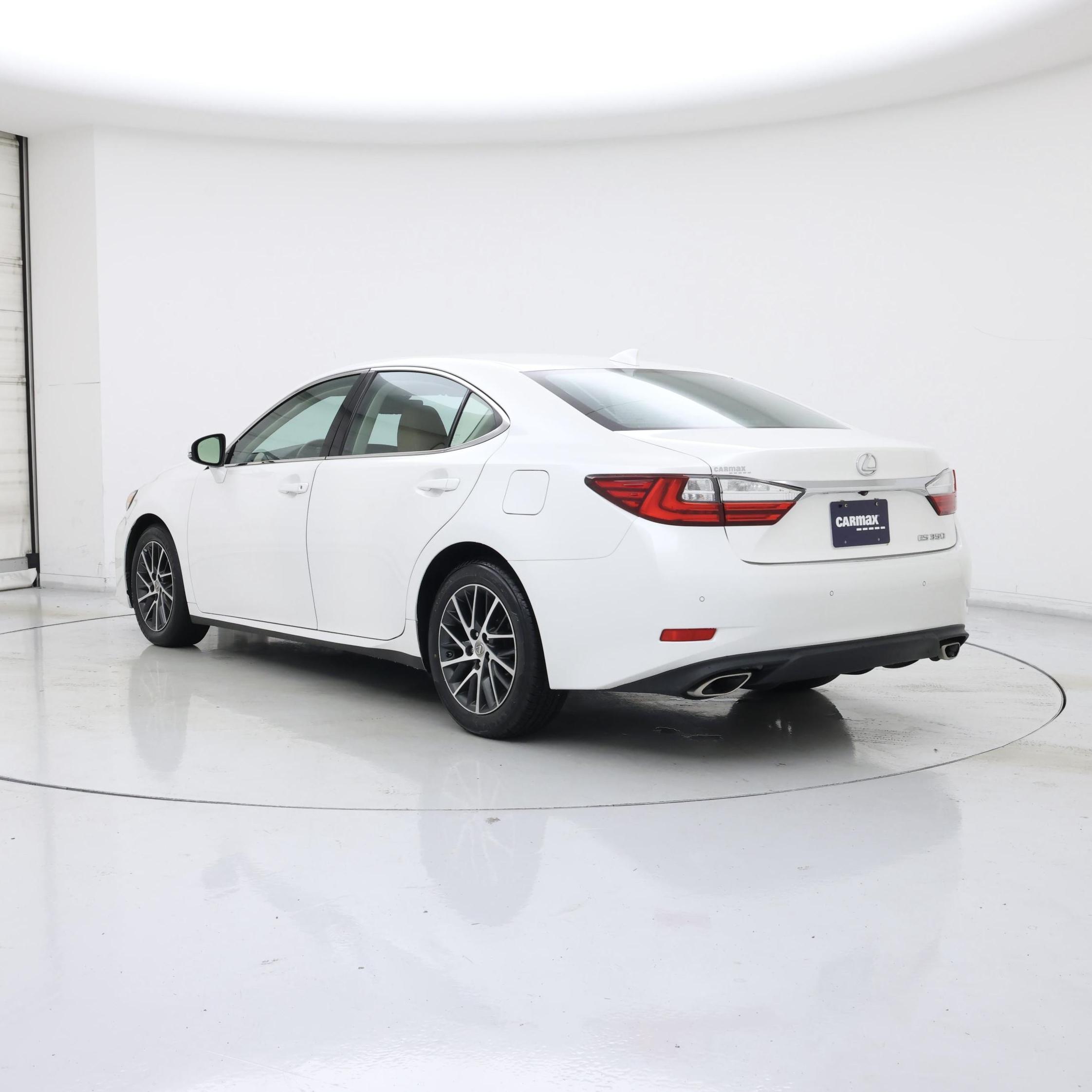 Thumbnail: 2018 Lexus ES - 2