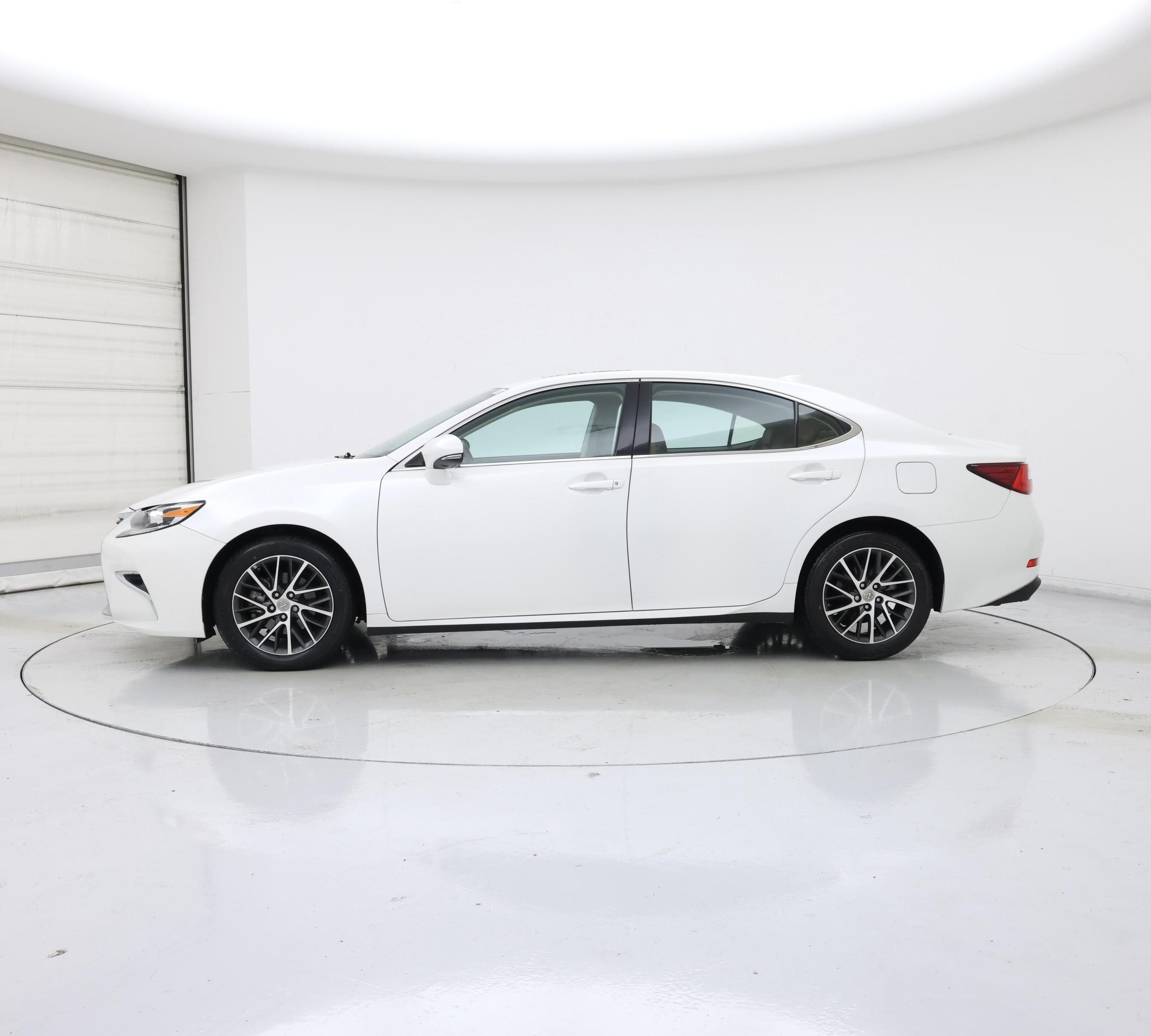 Thumbnail: 2018 Lexus ES - 3