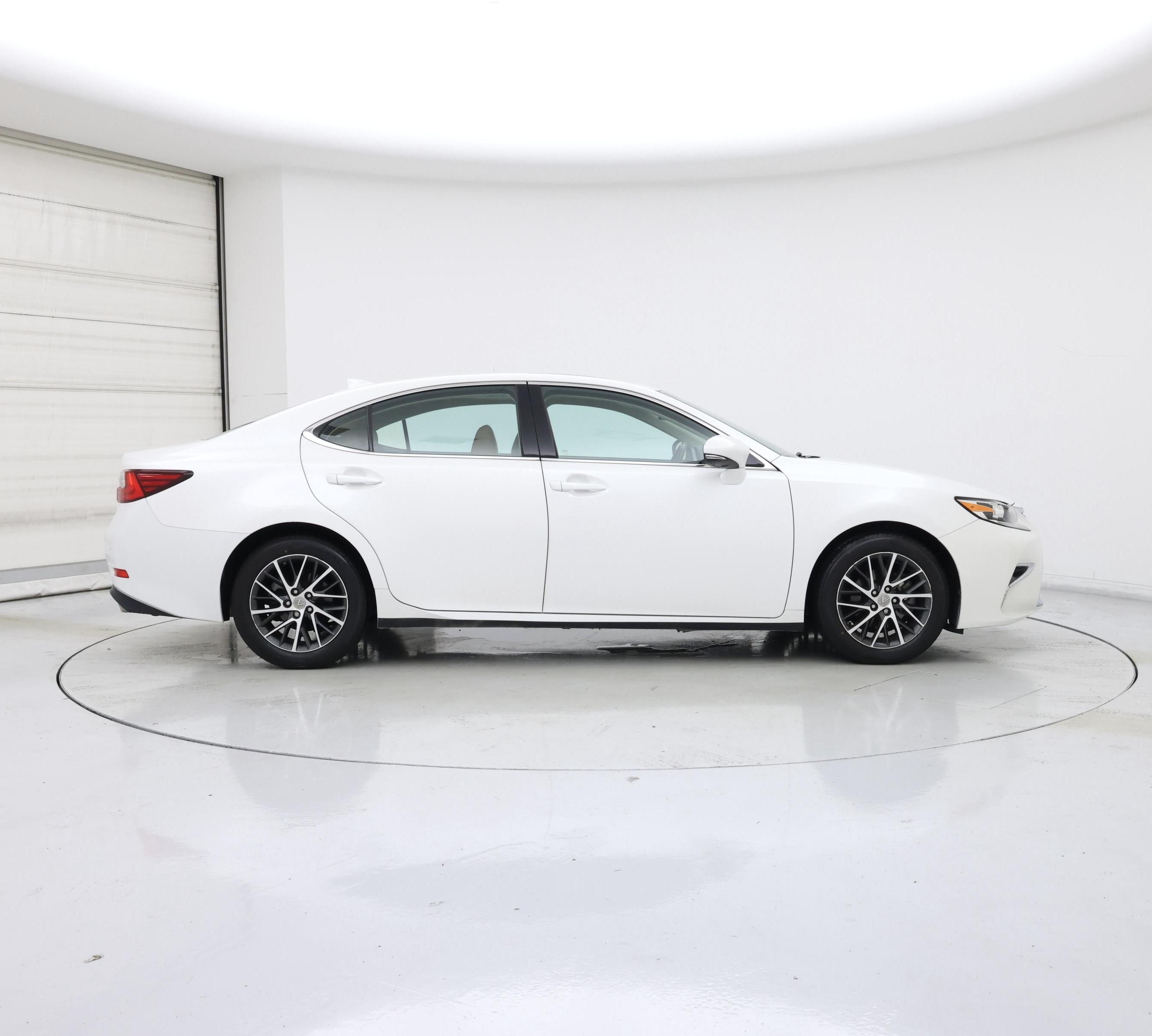 Thumbnail: 2018 Lexus ES - 7