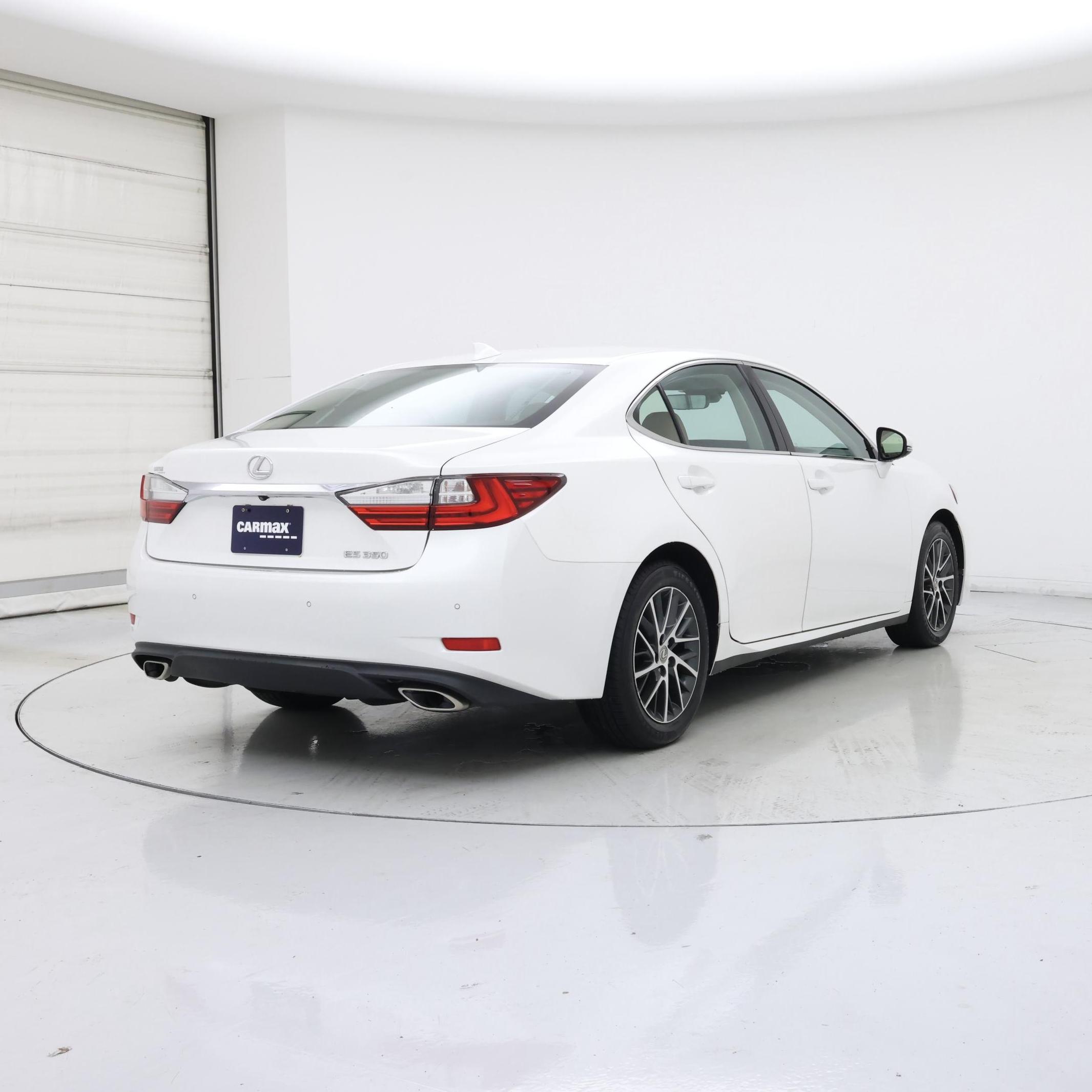 Thumbnail: 2018 Lexus ES - 8