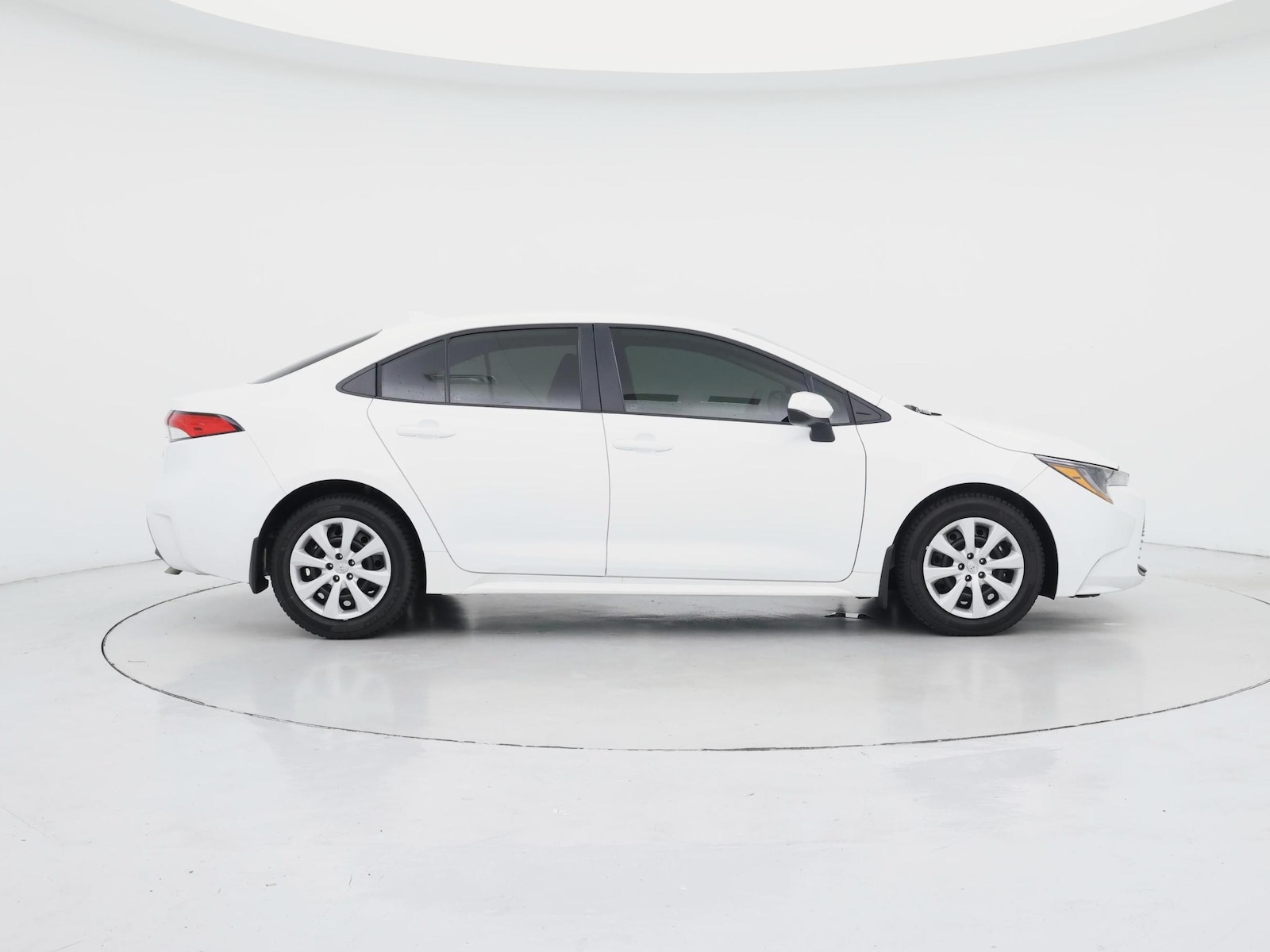 2026 Toyota Corolla LE - Photo 8