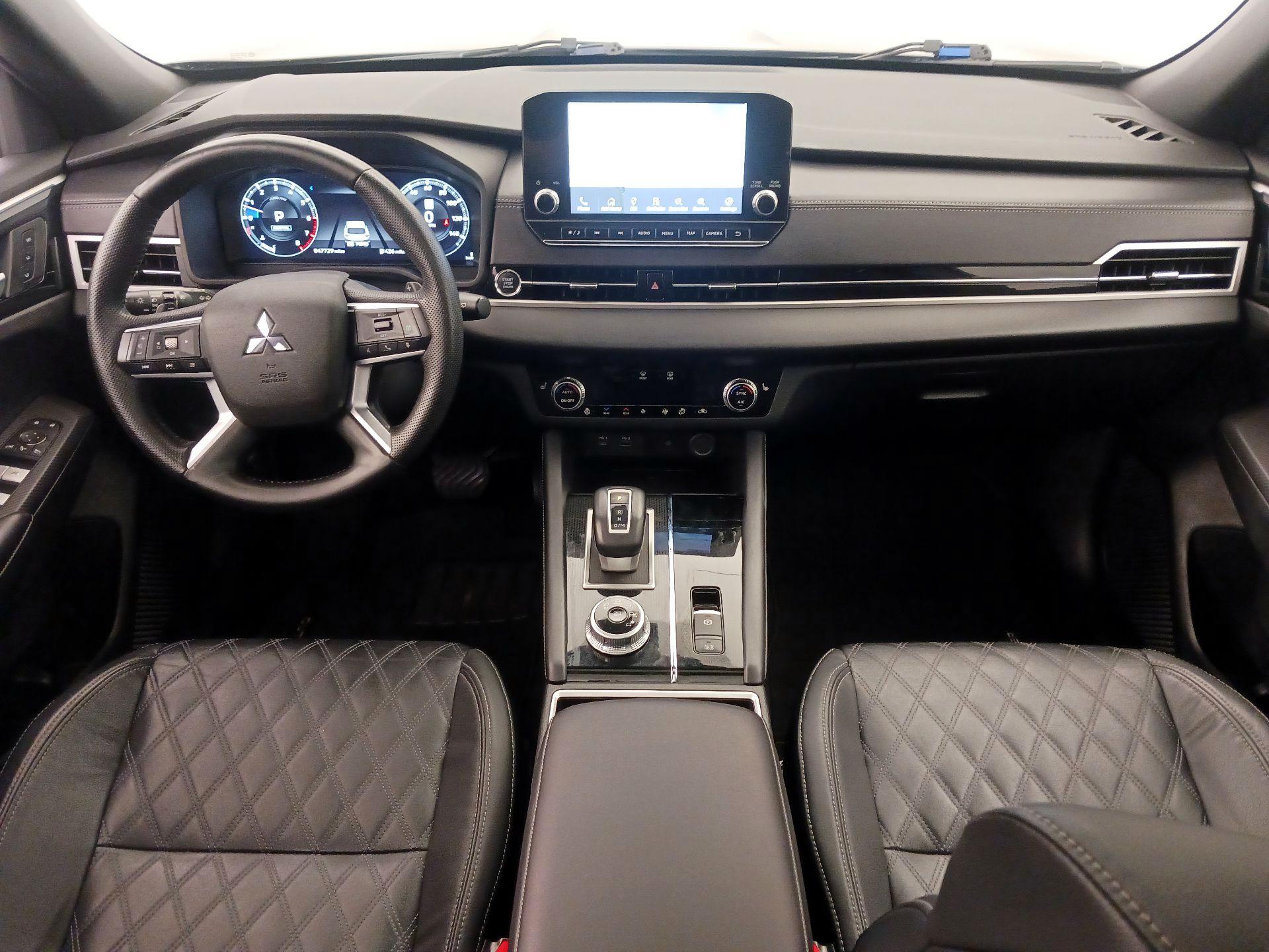 Thumbnail: 2023 Mitsubishi Outlander - 9