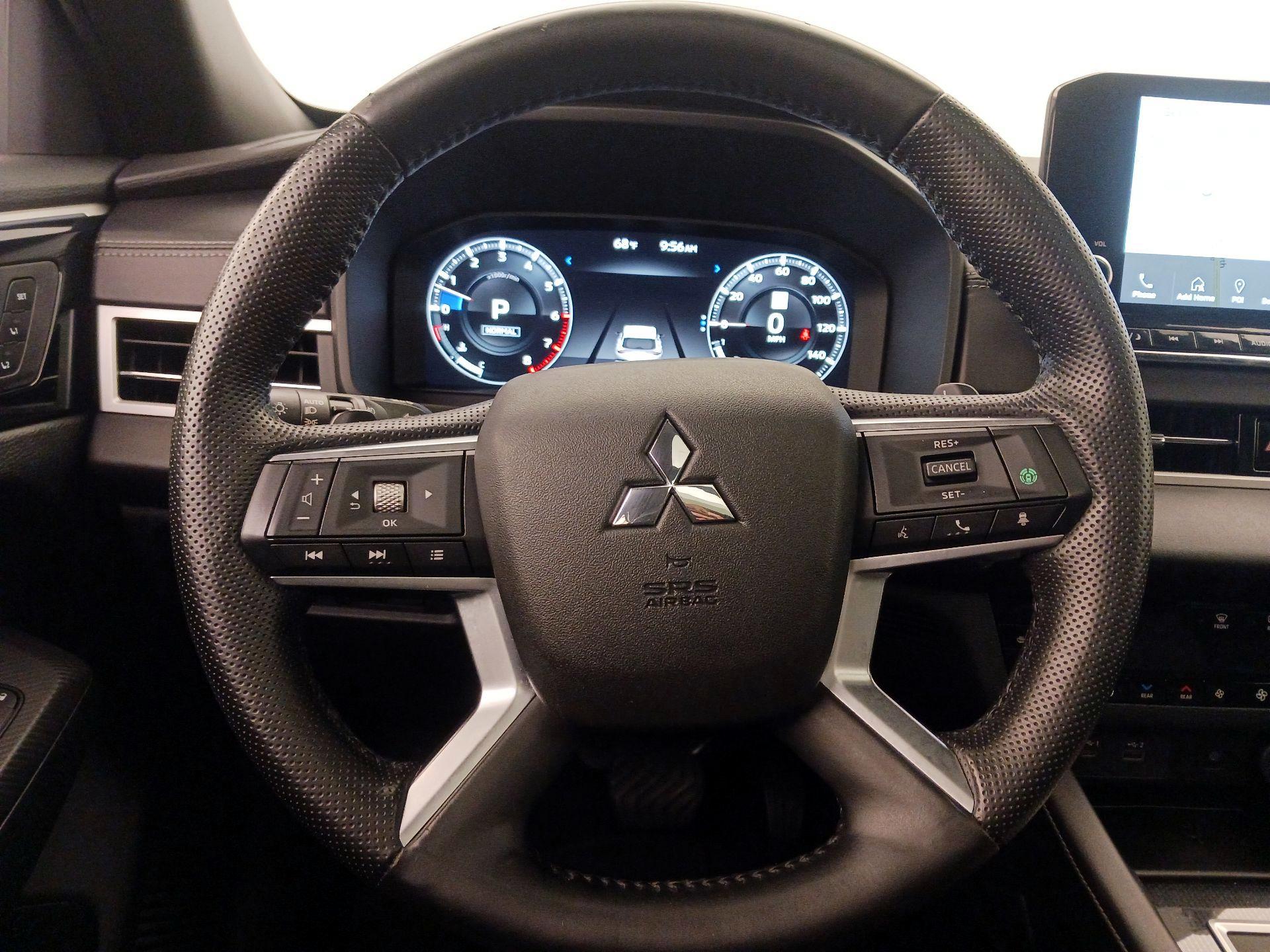 Thumbnail: 2023 Mitsubishi Outlander - 10